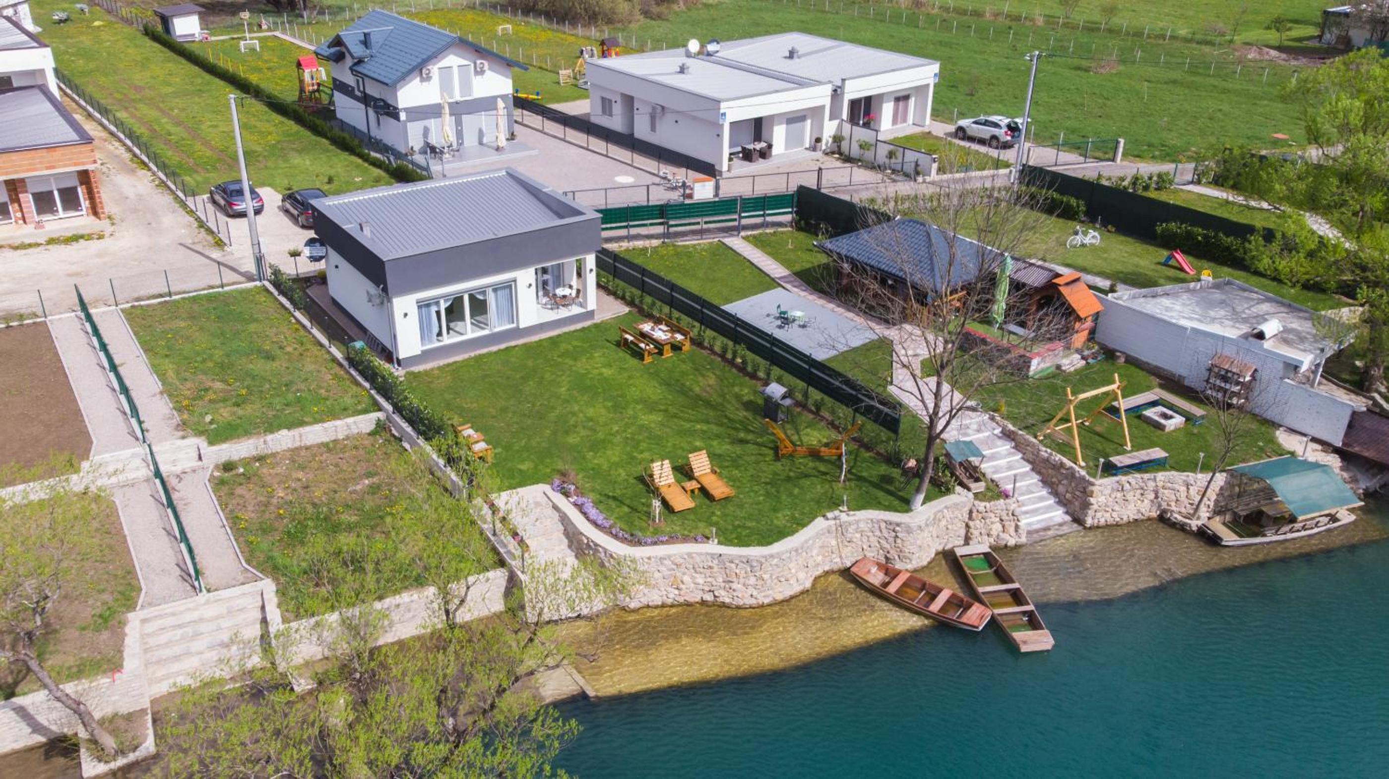 House De Luxe
