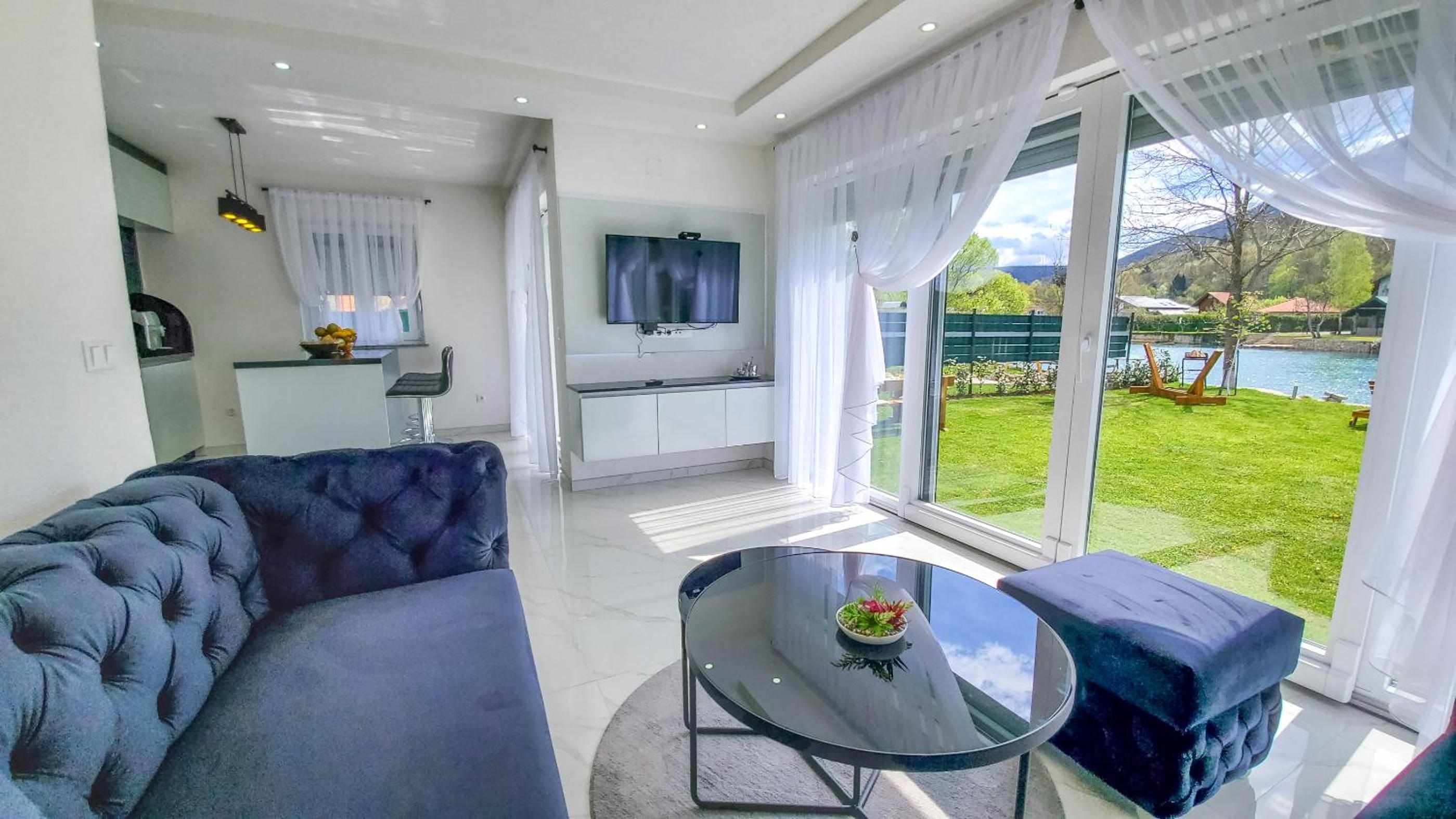 House De Luxe
