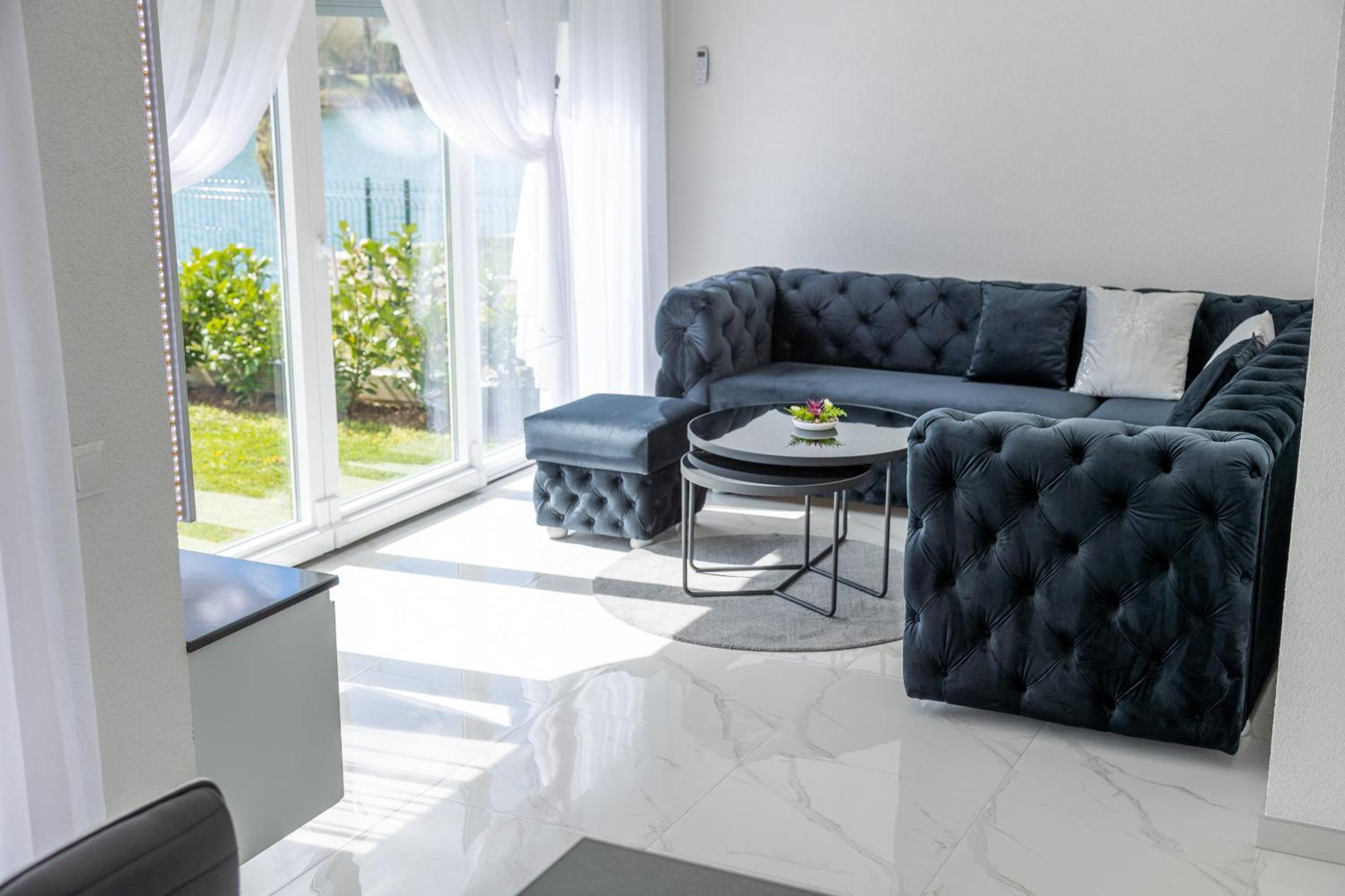 House De Luxe