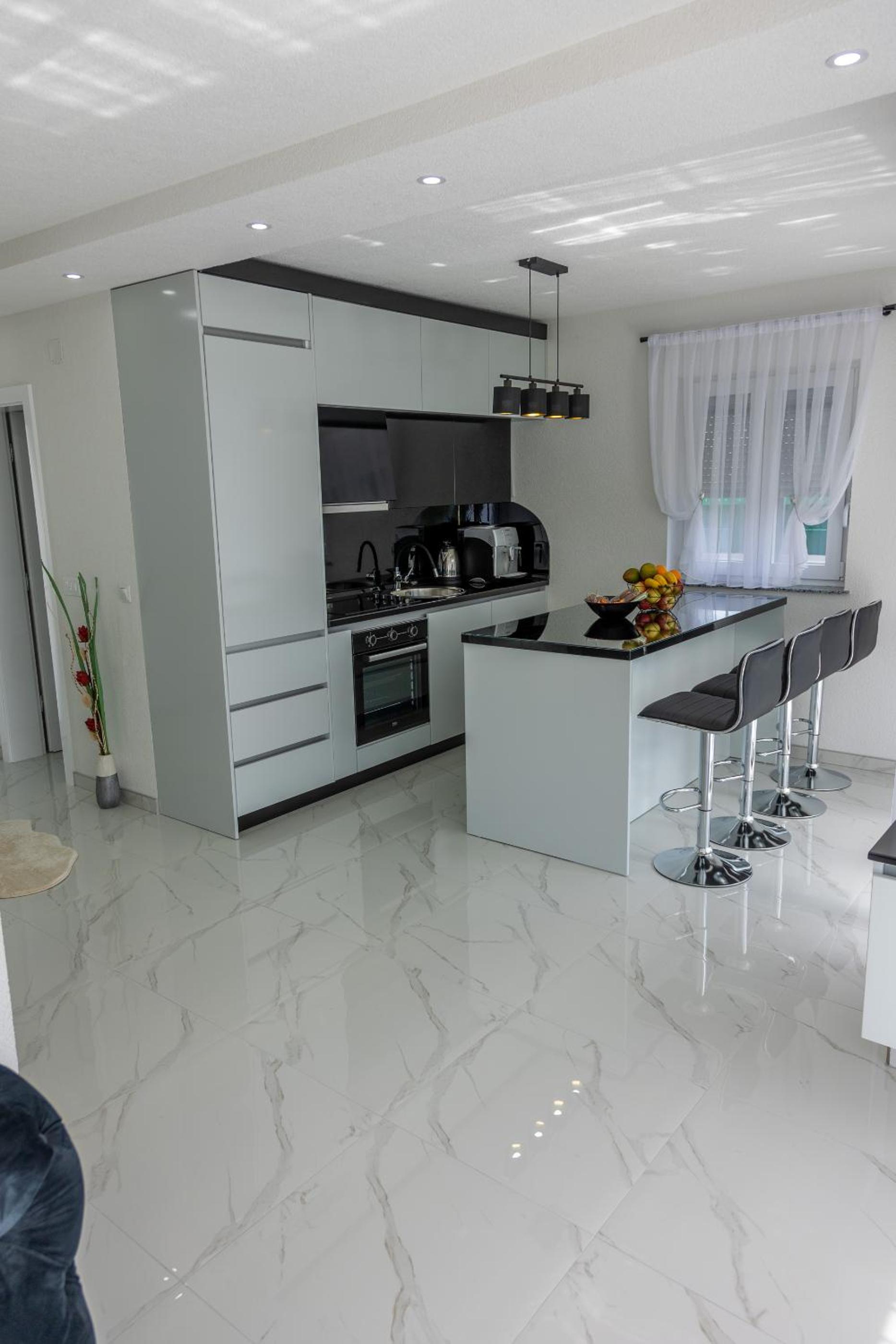 House De Luxe