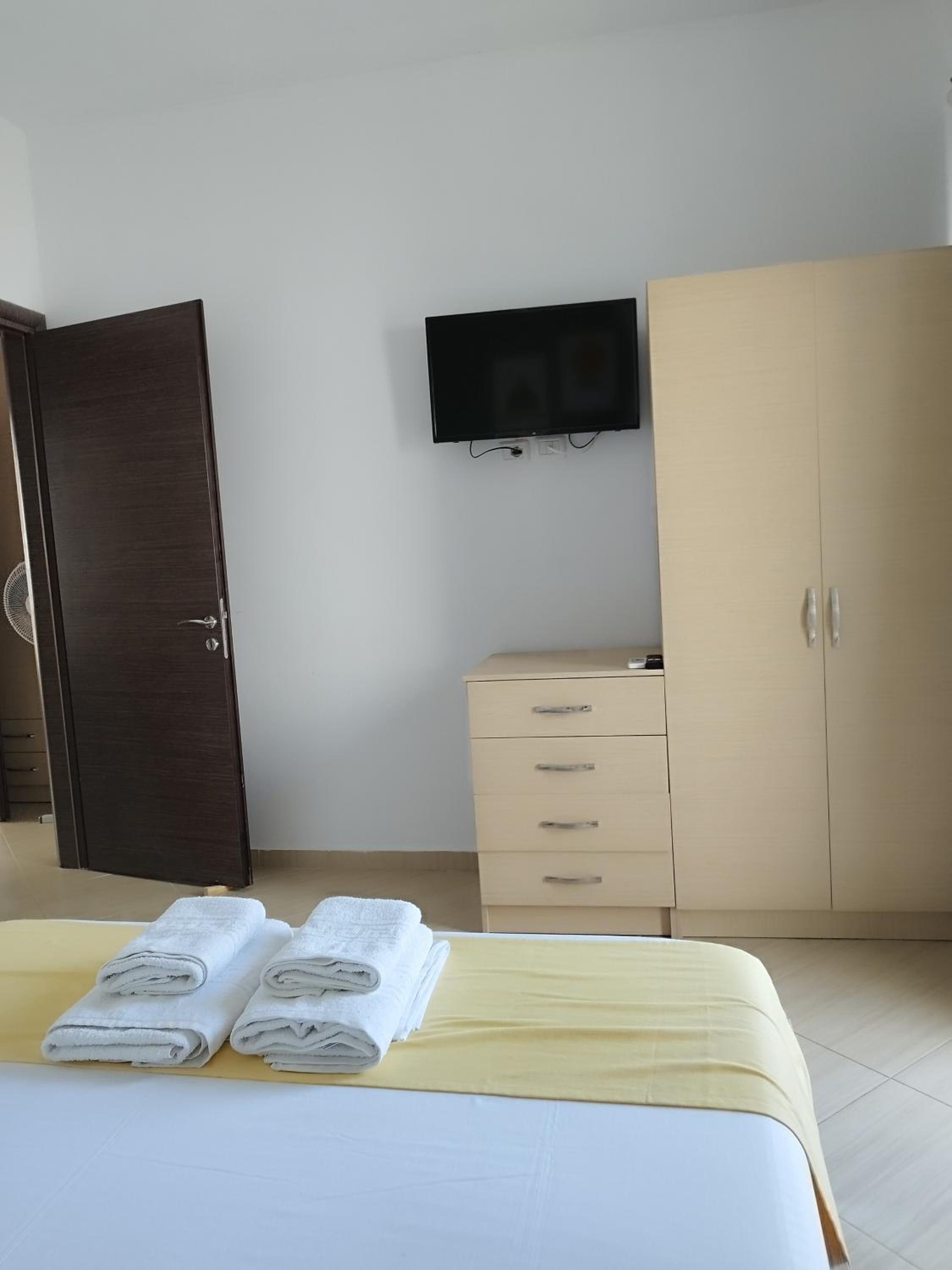 Iris Apartments Ksamil