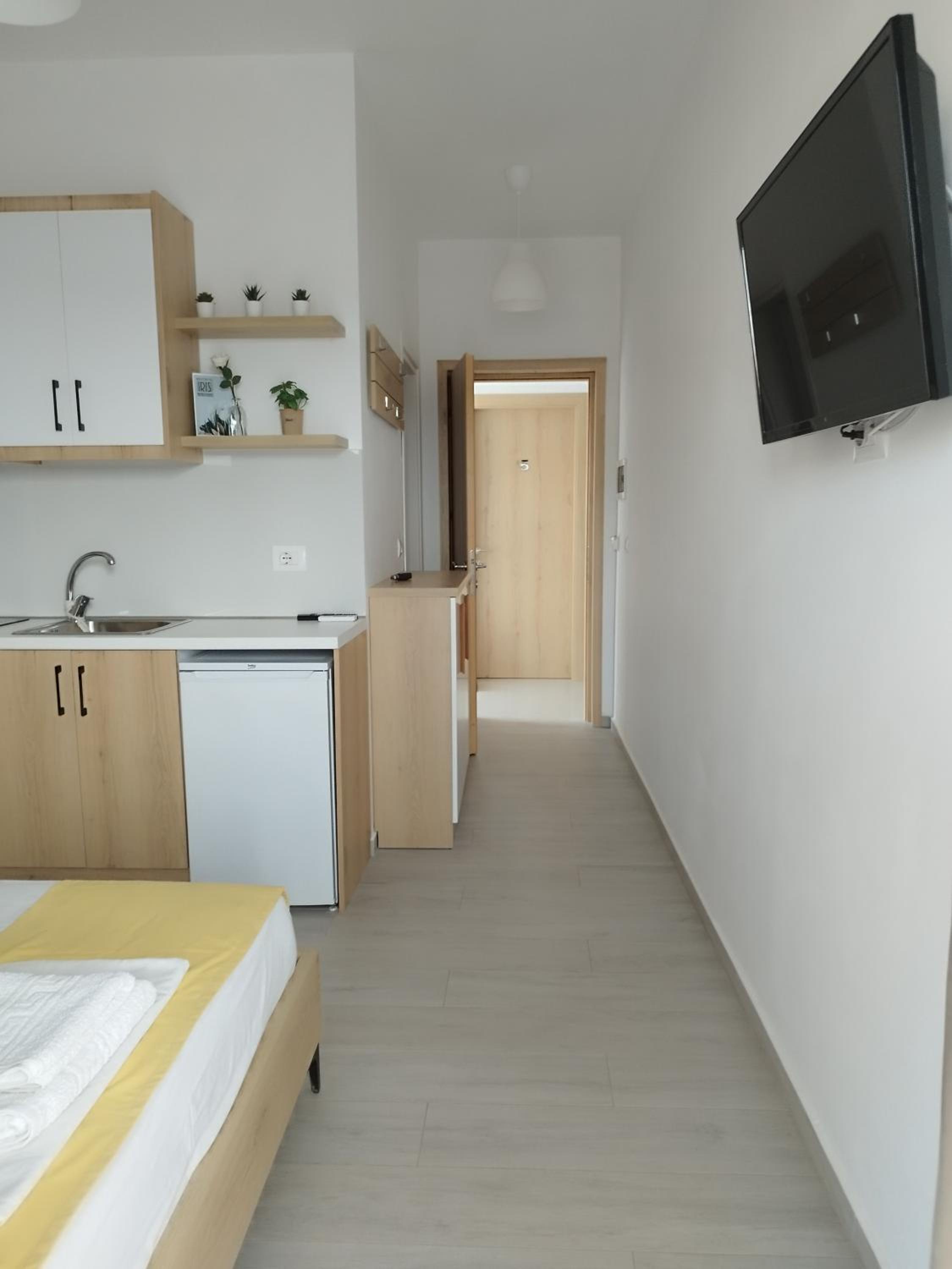 Iris Apartments Ksamil