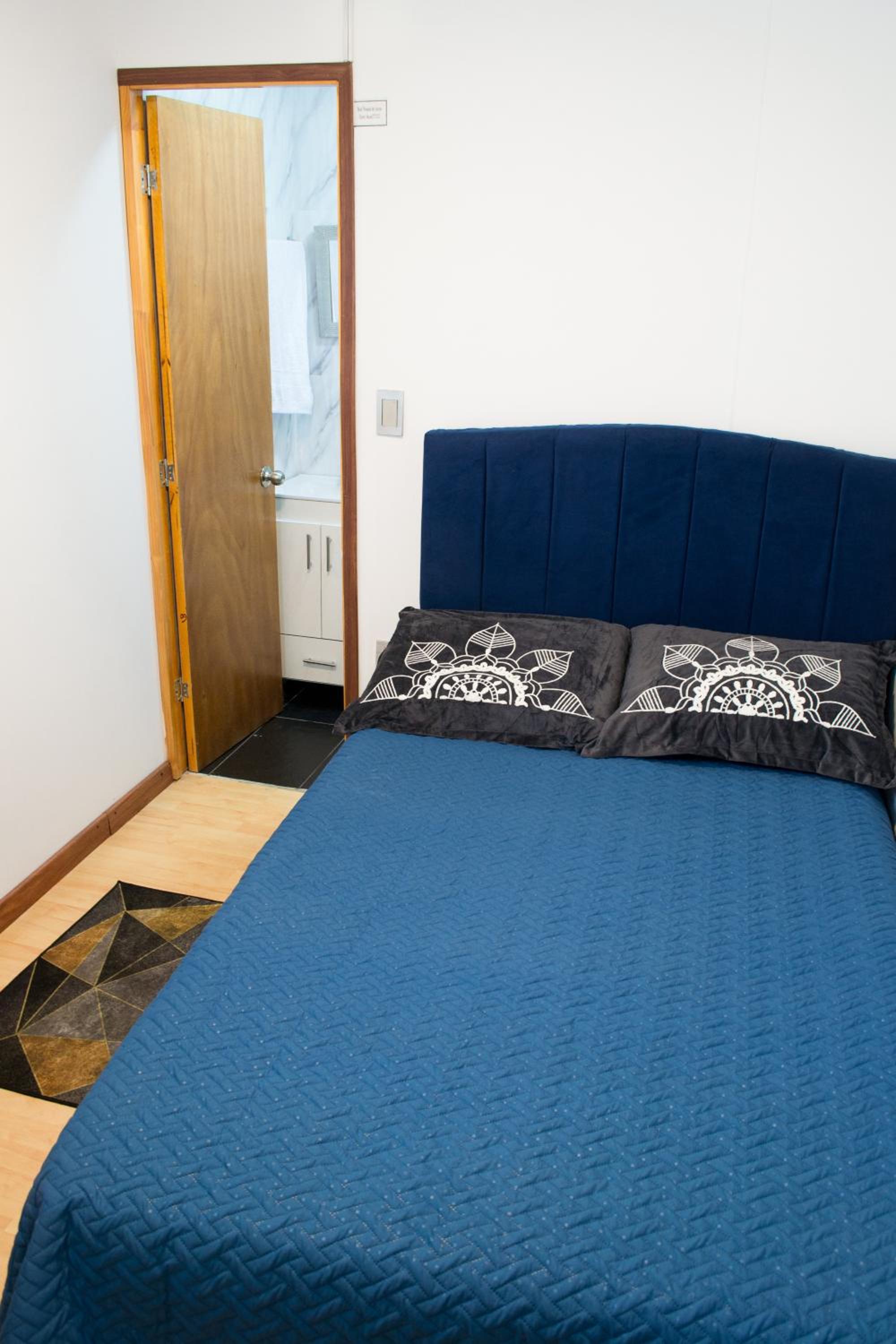Hostal Lucas Corferias - Habitaciones Privadas