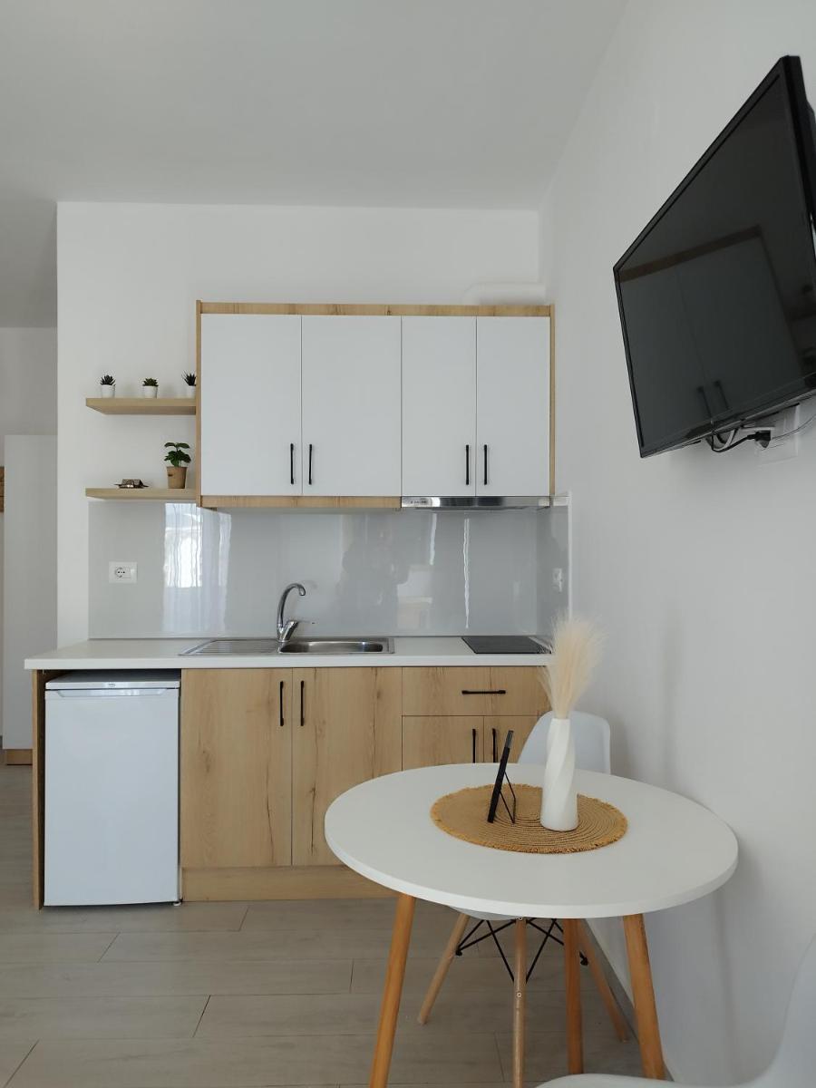 Iris Apartments Ksamil