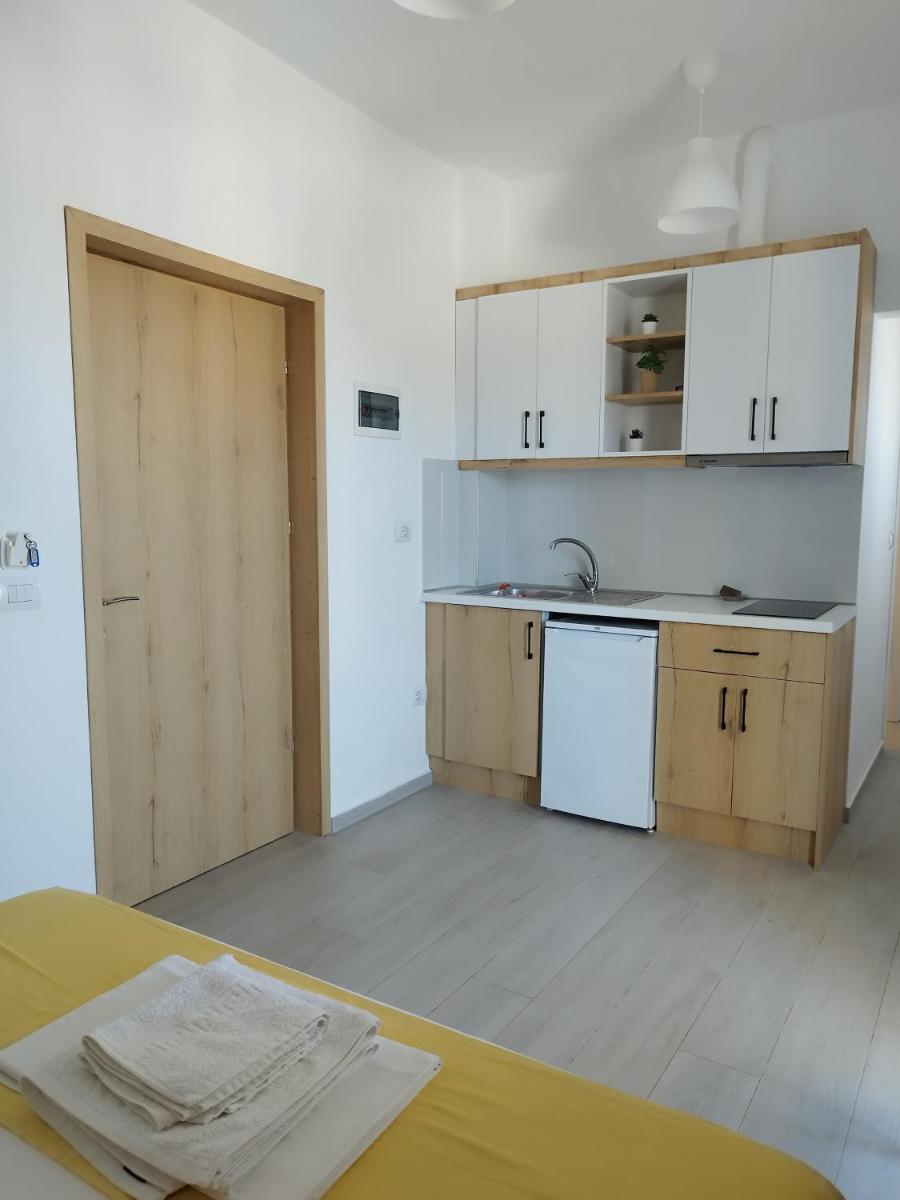 Iris Apartments Ksamil