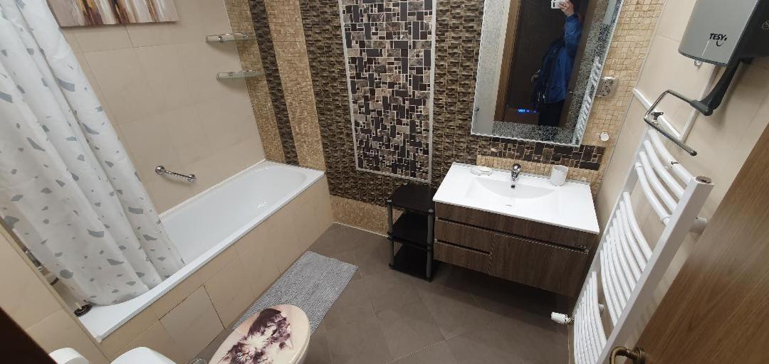 Harriet Hill Designer Bansko