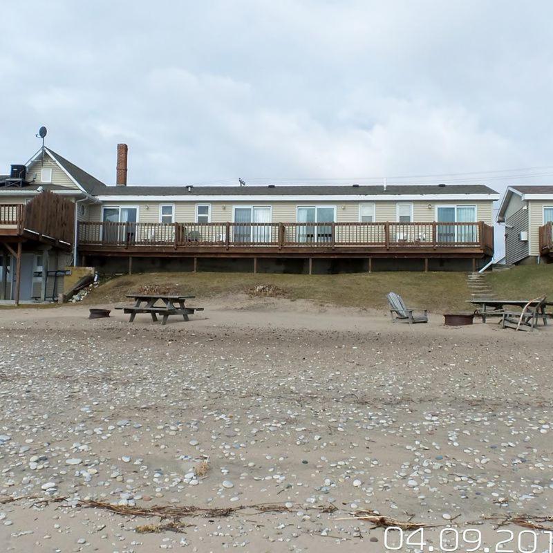 Algoma Beach Motel