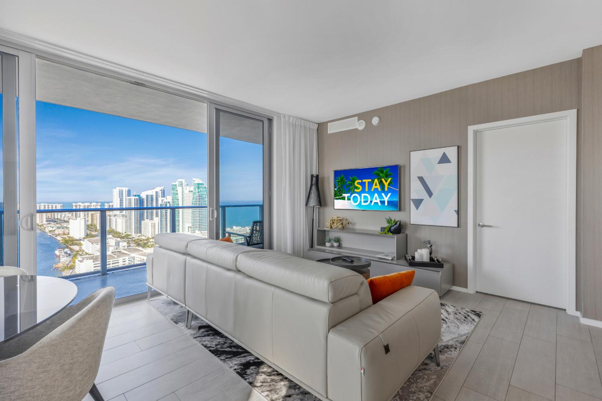Hyde Beach House - Luxury 2-Bedroom - Gorgeous view - Resort amenities - Rooftop pool - Hot tub - Tennis court - Minutes to the ocean - 25 min to FIFA!