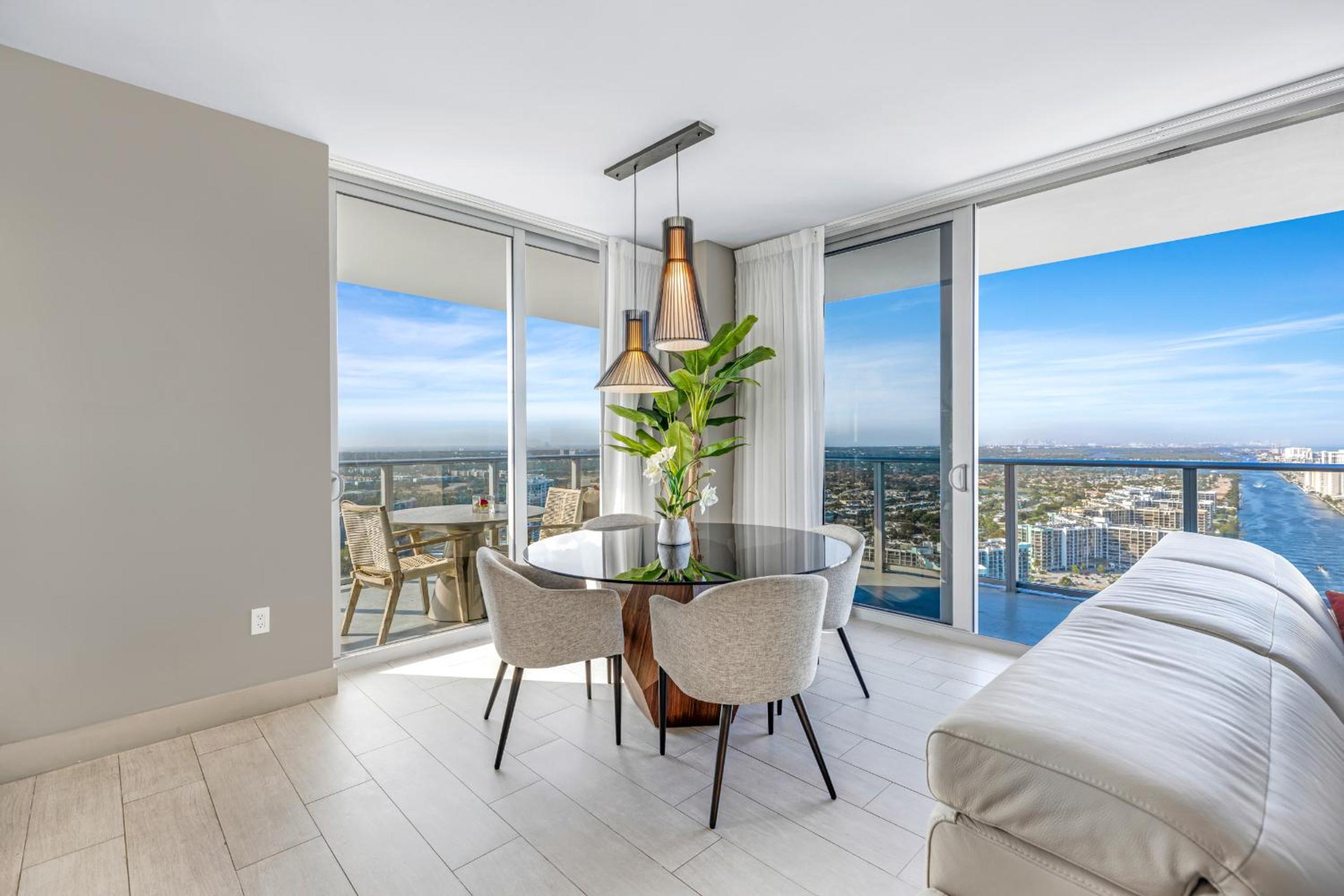 Hyde Beach House - Luxury 2-Bedroom - Gorgeous view - Resort amenities - Rooftop pool - Hot tub - Tennis court - Minutes to the ocean - 25 min to FIFA!