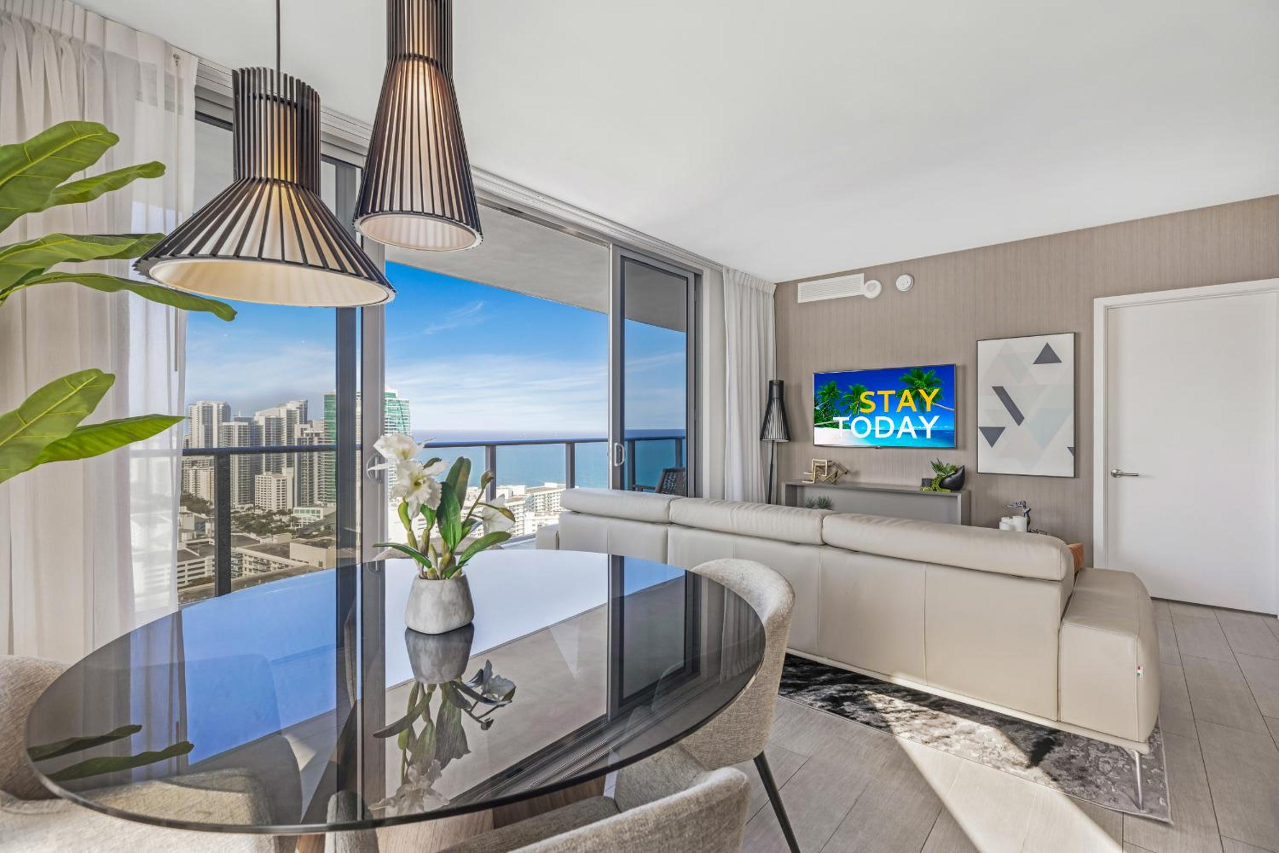 Hyde Beach House - Luxury 2-Bedroom - Gorgeous view - Resort amenities - Rooftop pool - Hot tub - Tennis court - Minutes to the ocean - 25 min to FIFA!