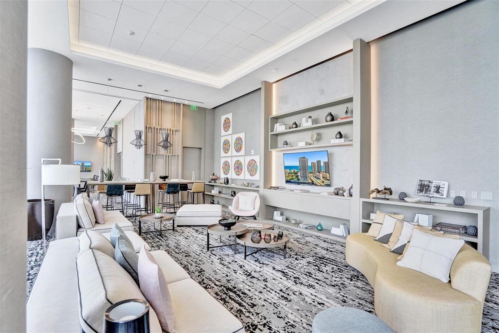 Hyde Beach House - Luxury 2-Bedroom - Gorgeous view - Resort amenities - Rooftop pool - Hot tub - Tennis court - Minutes to the ocean -NO RESORT & PARKING 