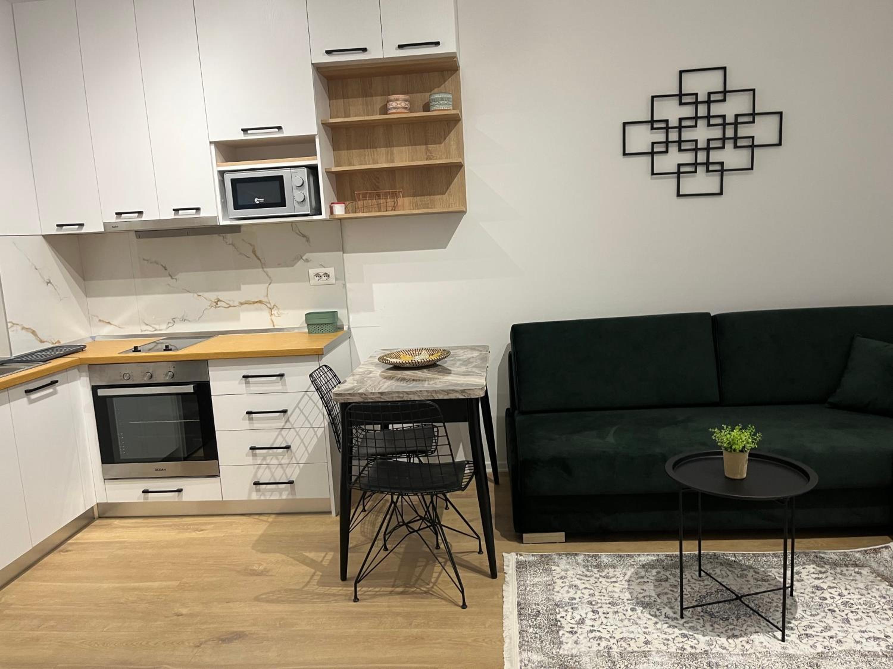 Comfy Nest Apartment- free parking
