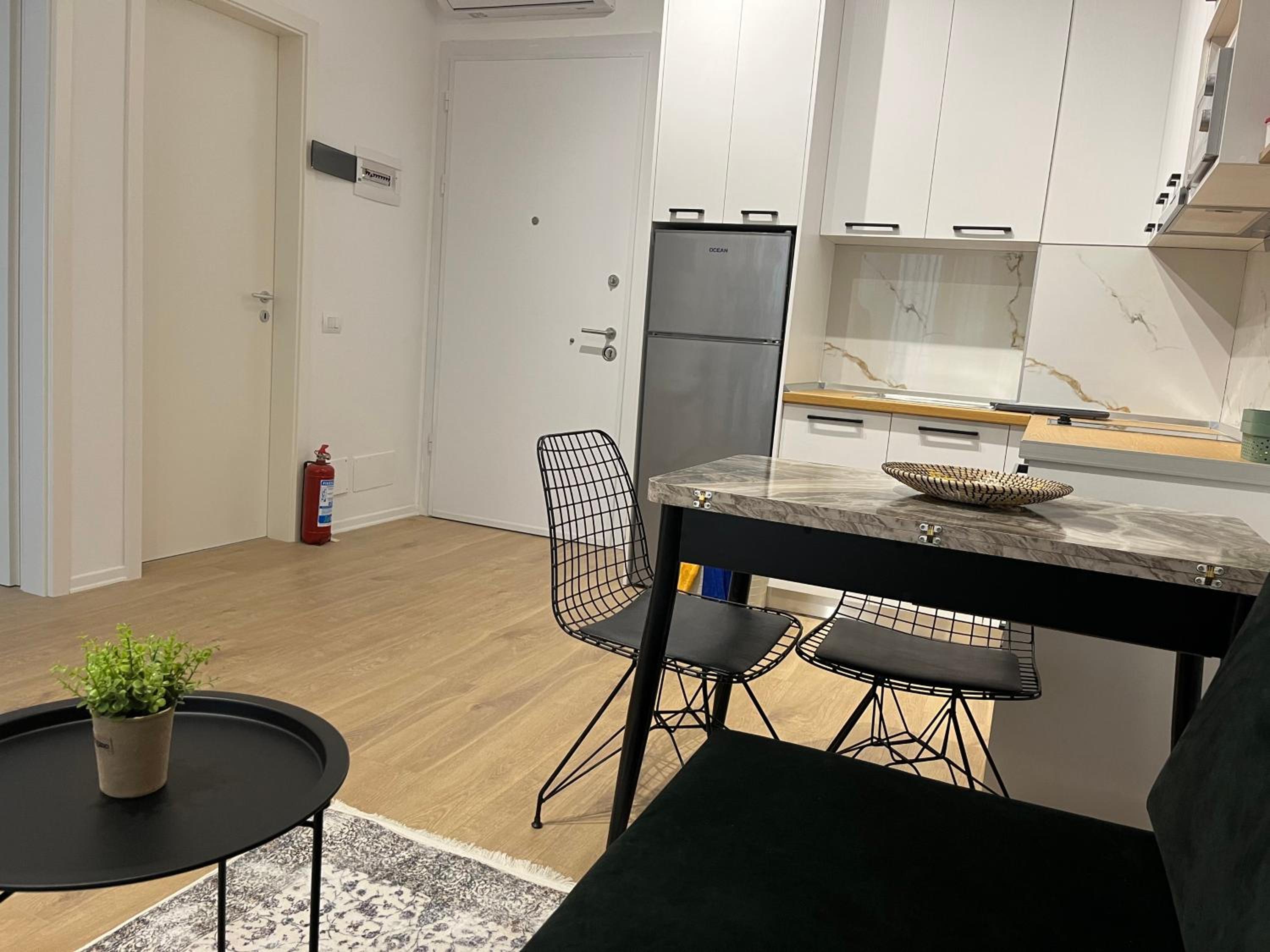 Comfy Nest Apartment- free parking