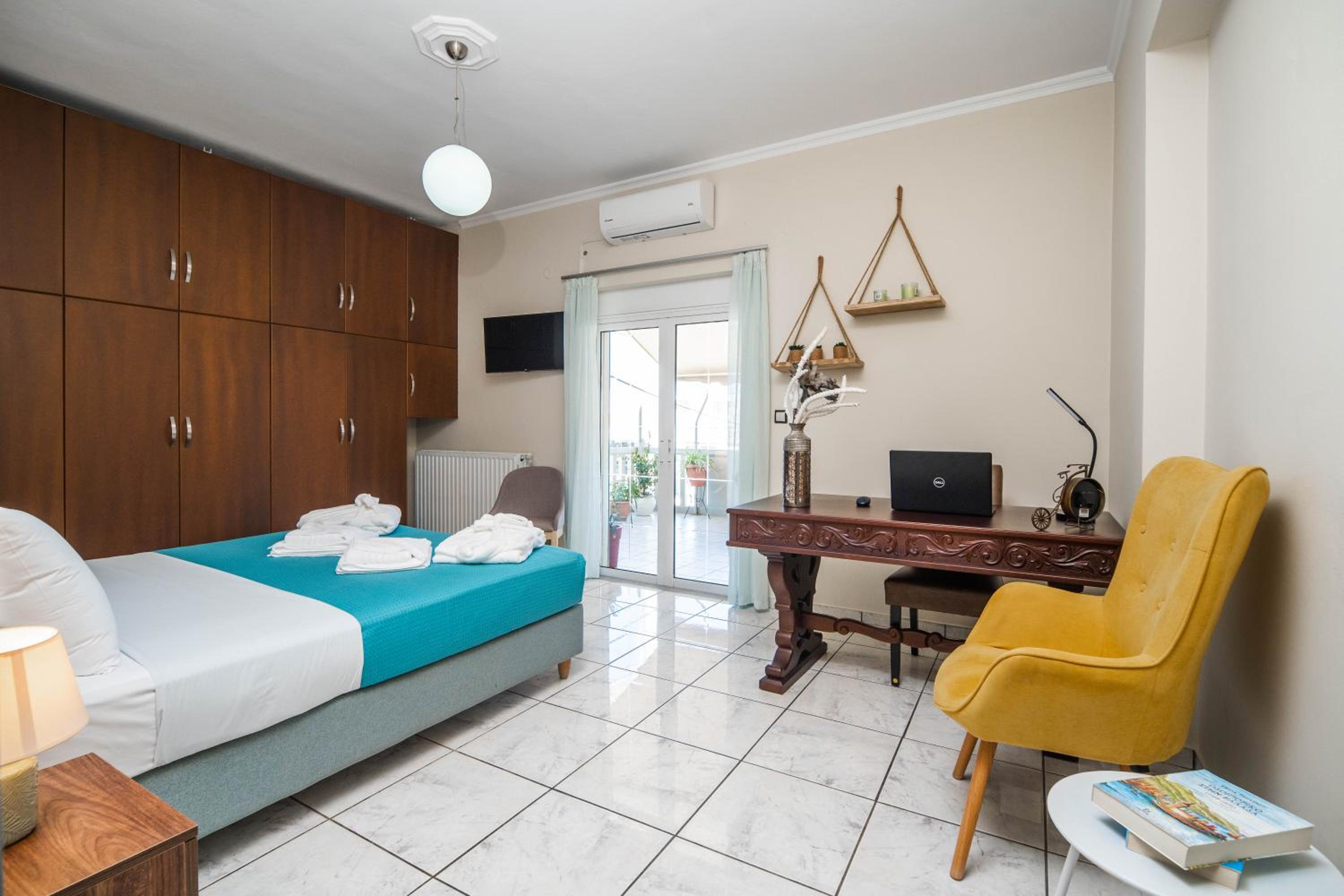 Philoxenia Deluxe Apartment