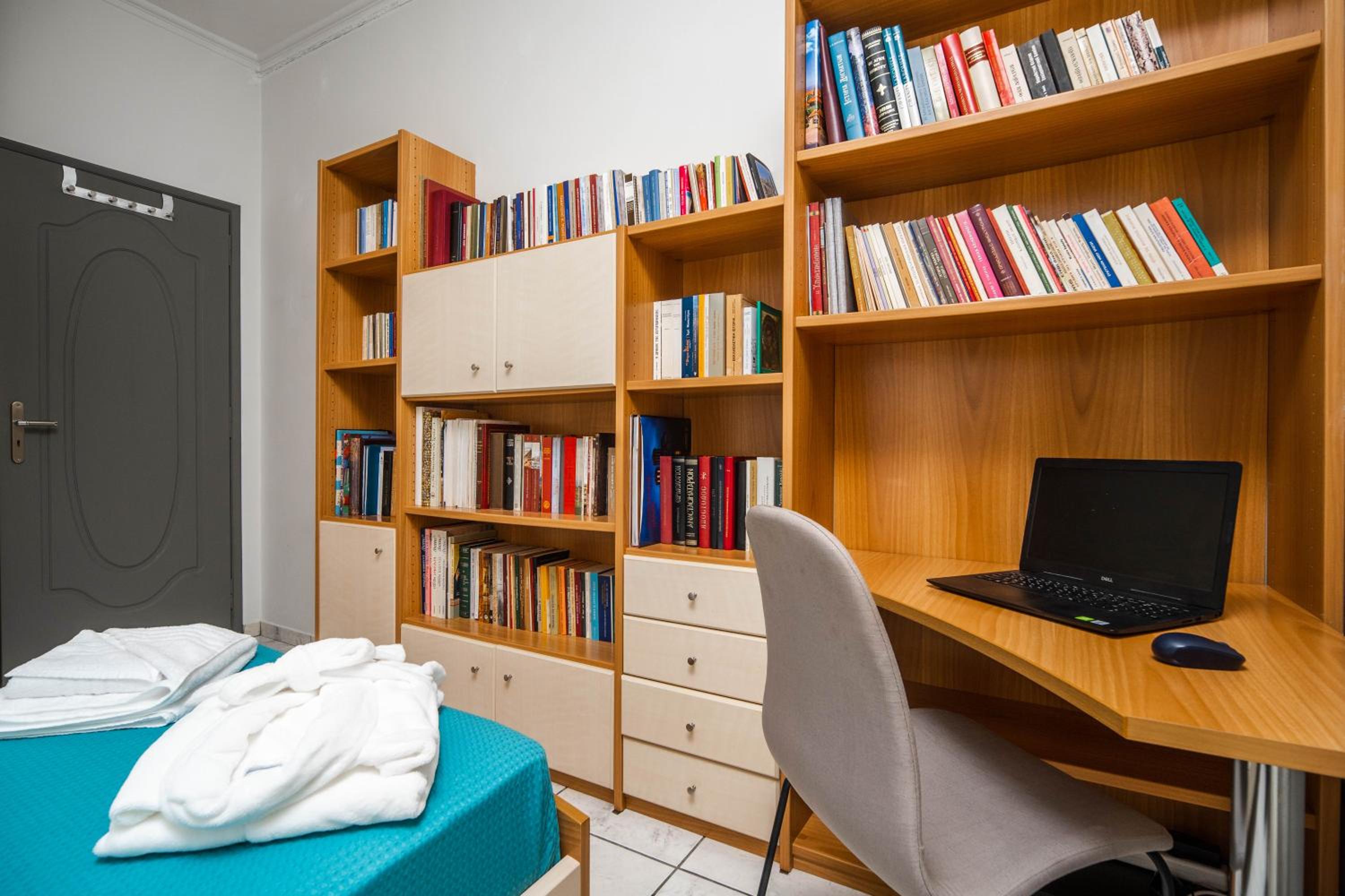 Philoxenia Deluxe Apartment