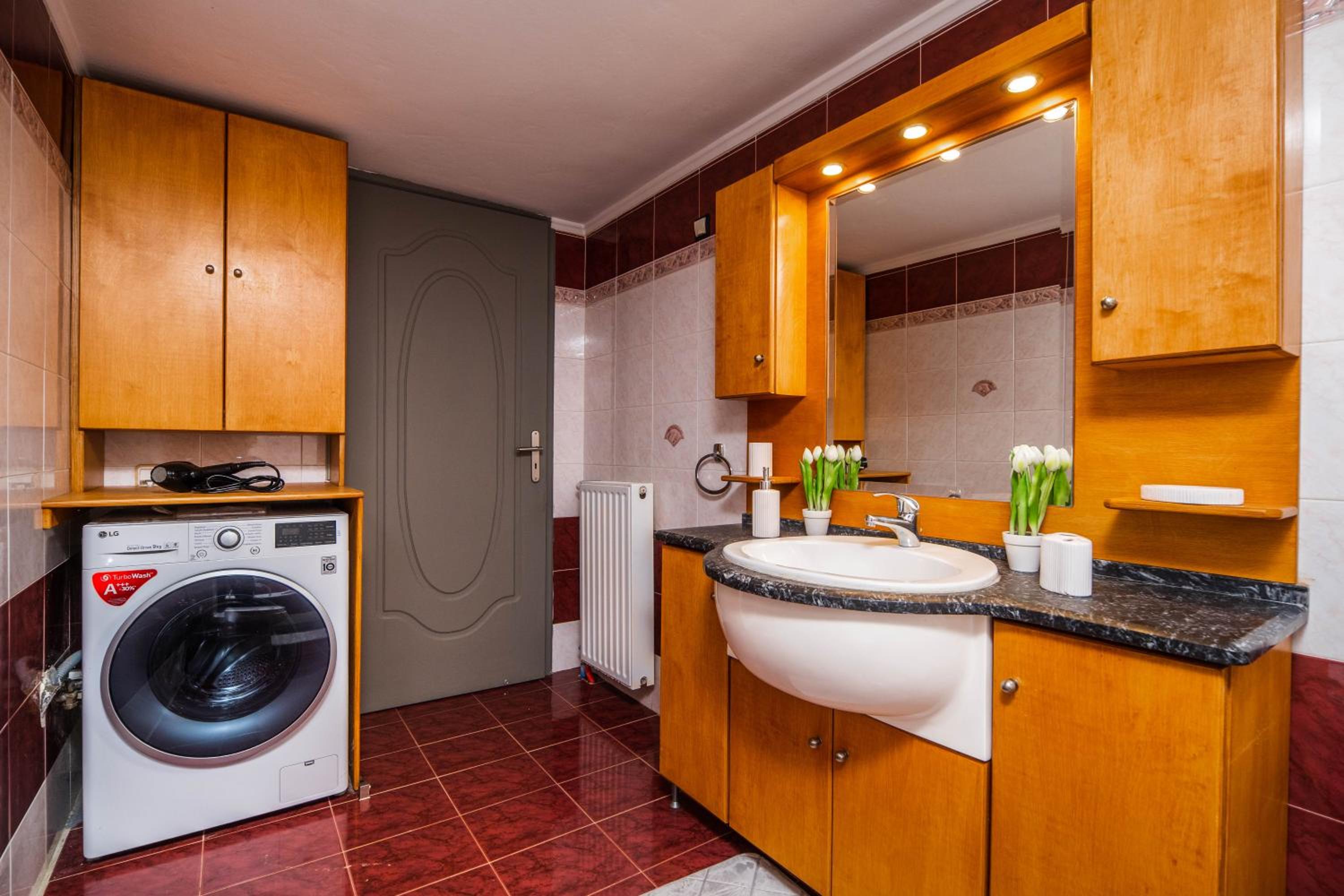 Philoxenia Deluxe Apartment