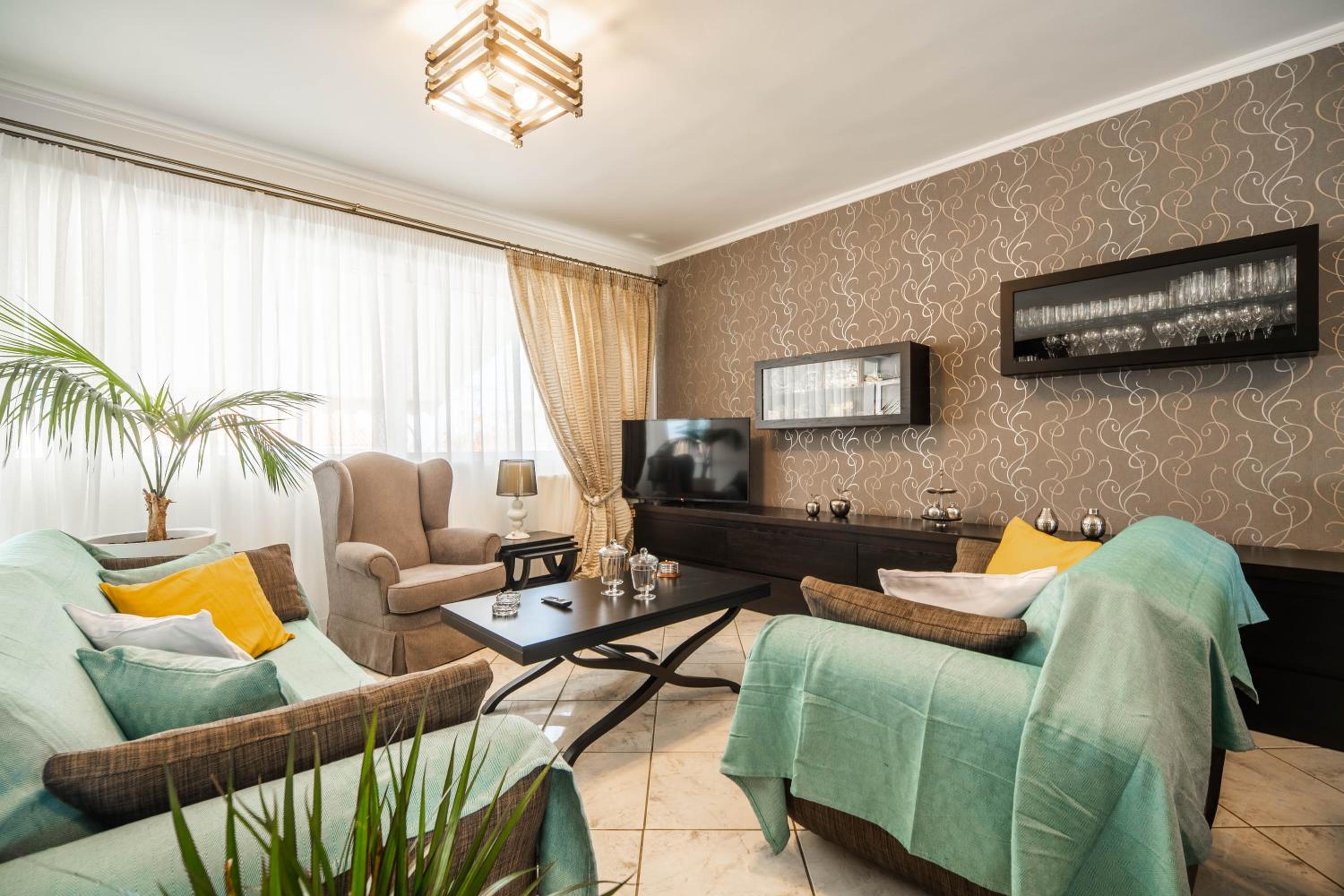 Philoxenia Deluxe Apartment