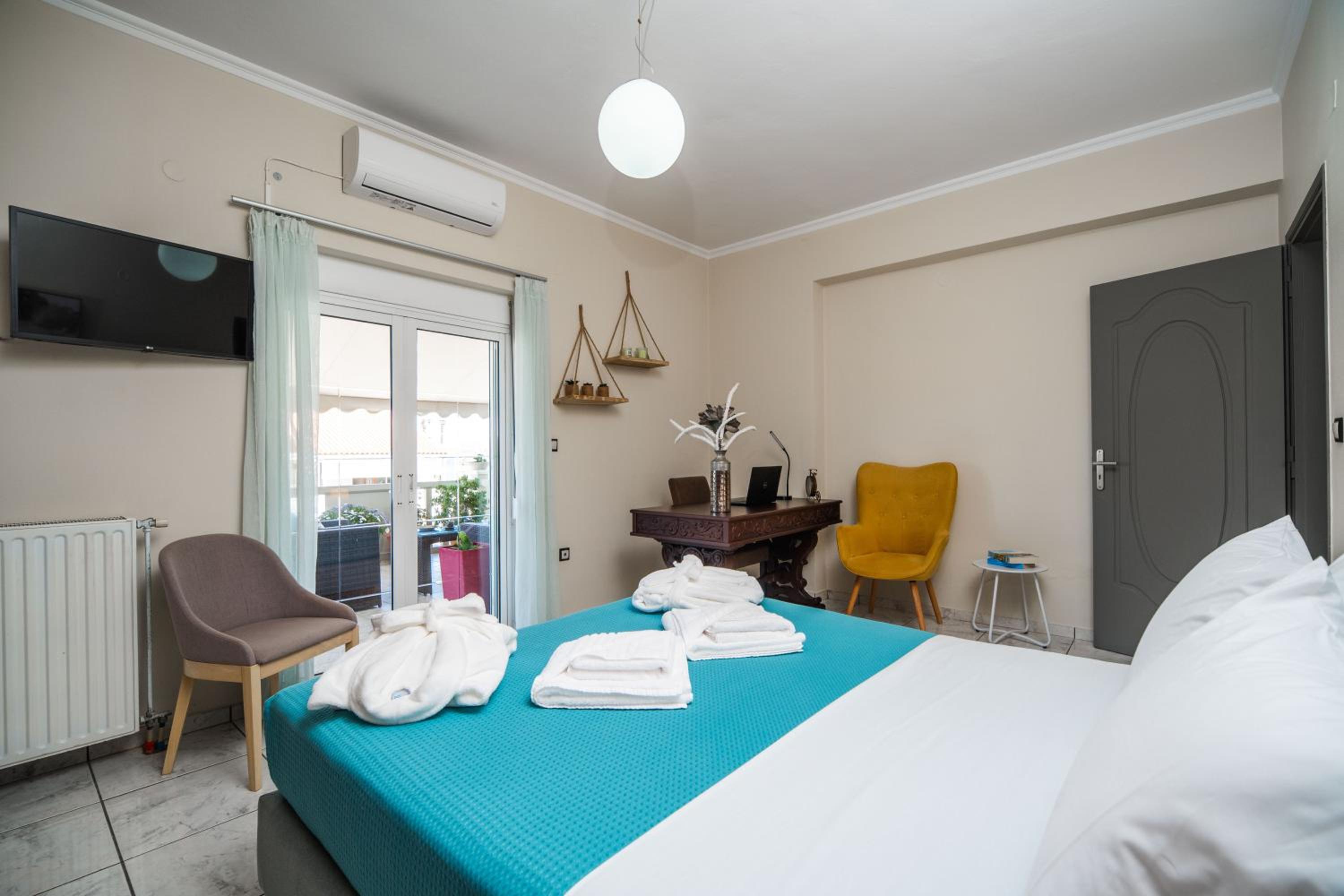 Philoxenia Deluxe Apartment
