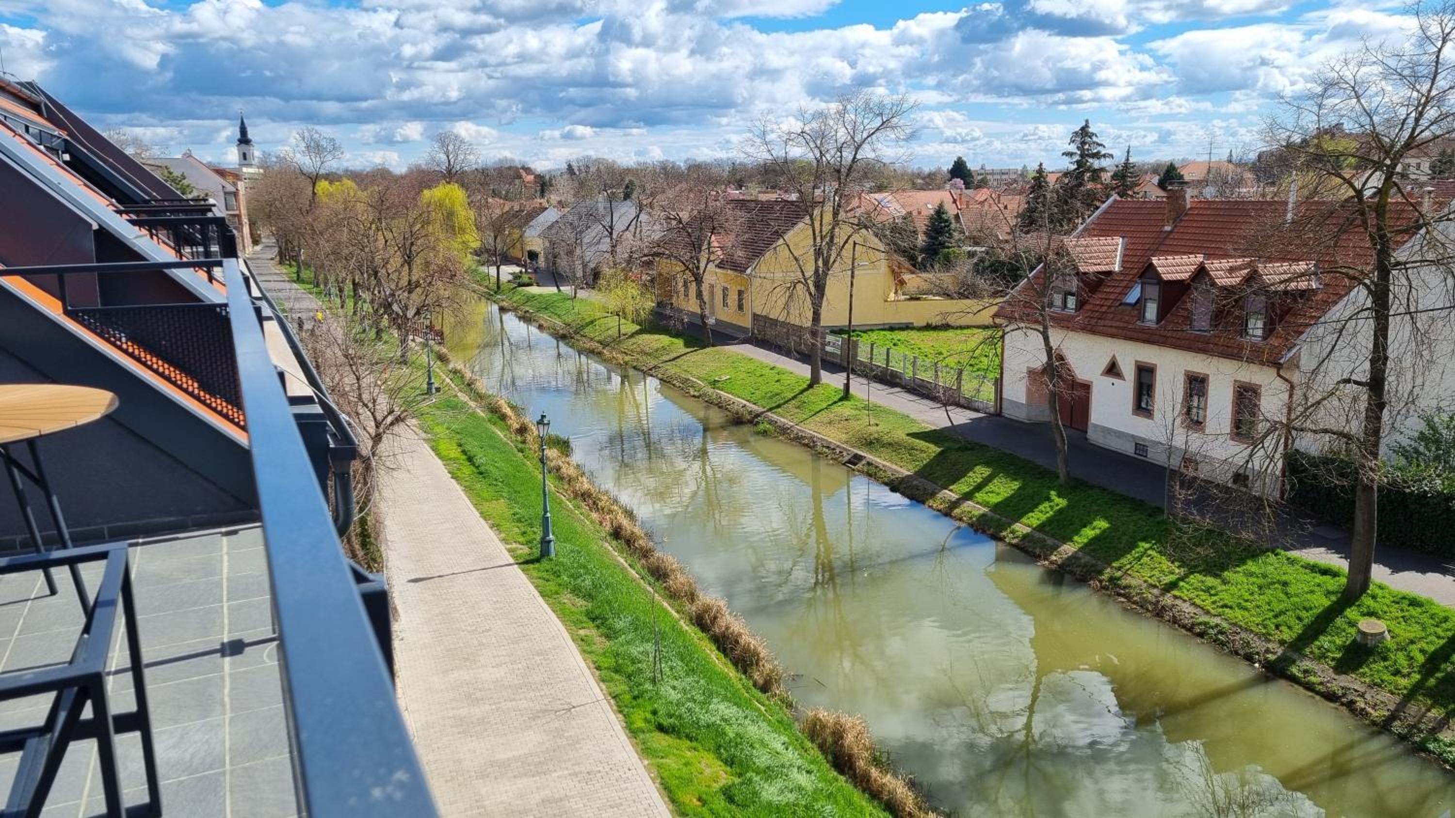 Viktória Apartman