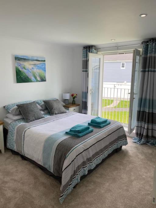 Surf's Up! Perfect base for holidays or work in Cornwall view 4