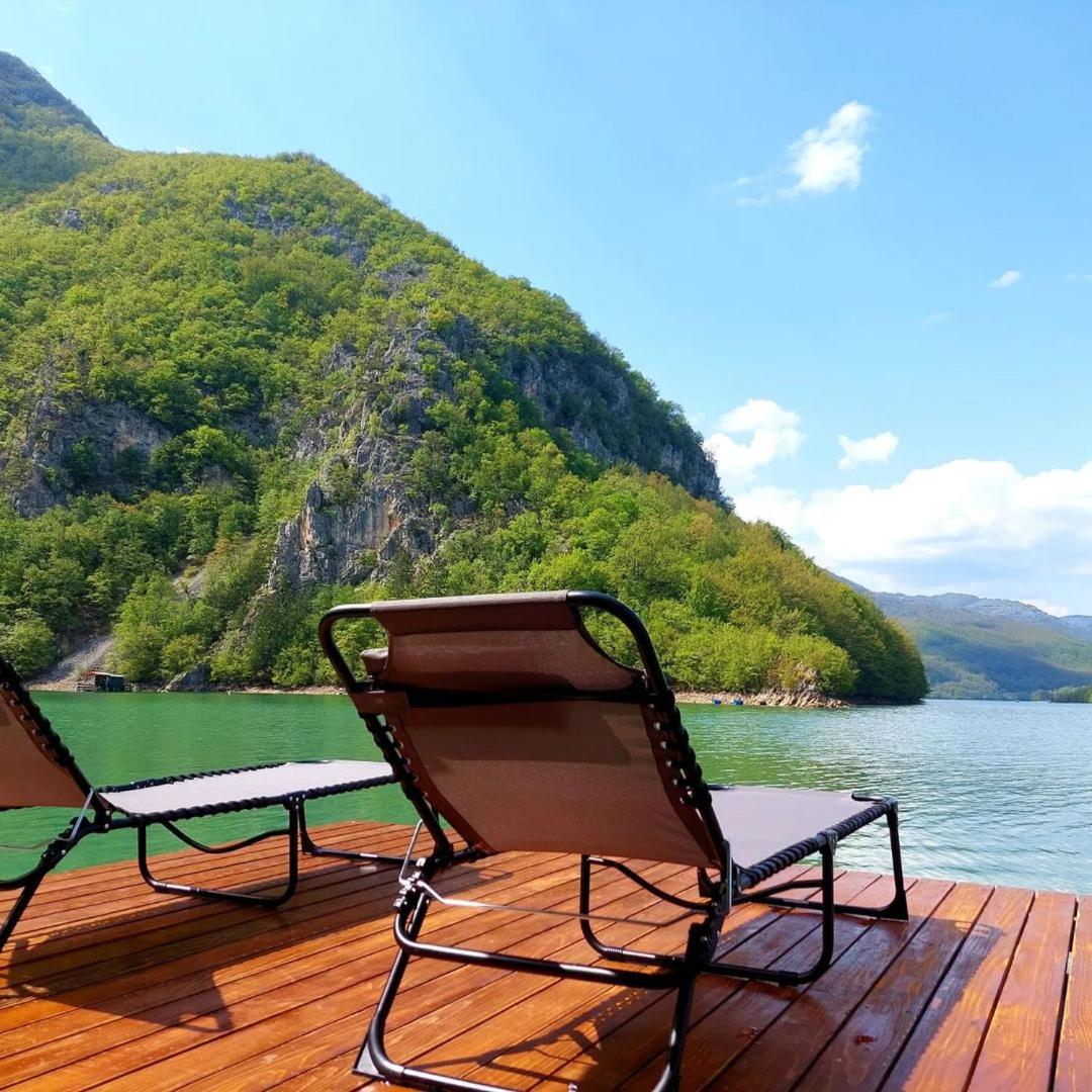 Floating apartments