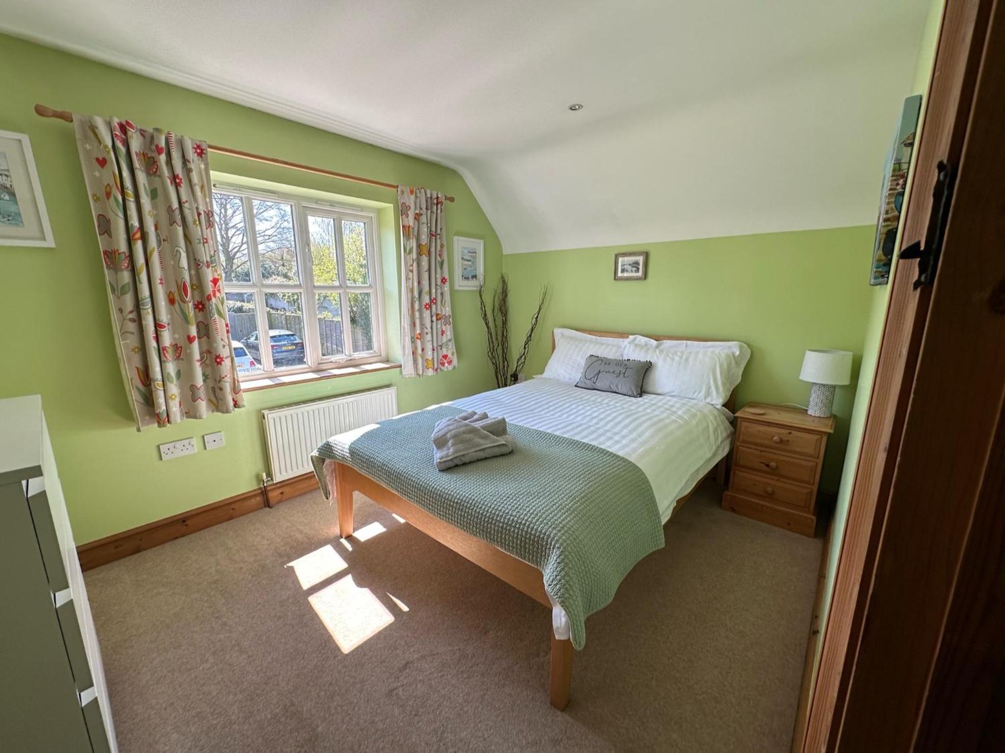 Rockhopper Cottage, Waldringfield view 3