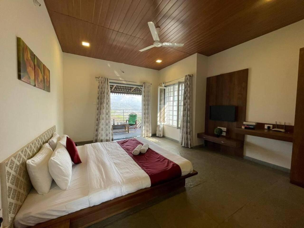 4 Bed Villa - Sleeps 8 - Private Pool - Mtn Views view 3