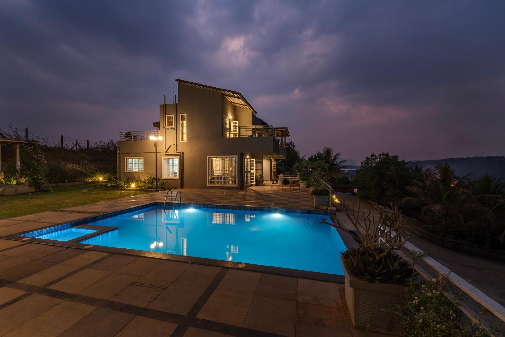 4 Bed Villa - Sleeps 8 - Private Pool - Mtn Views view 2