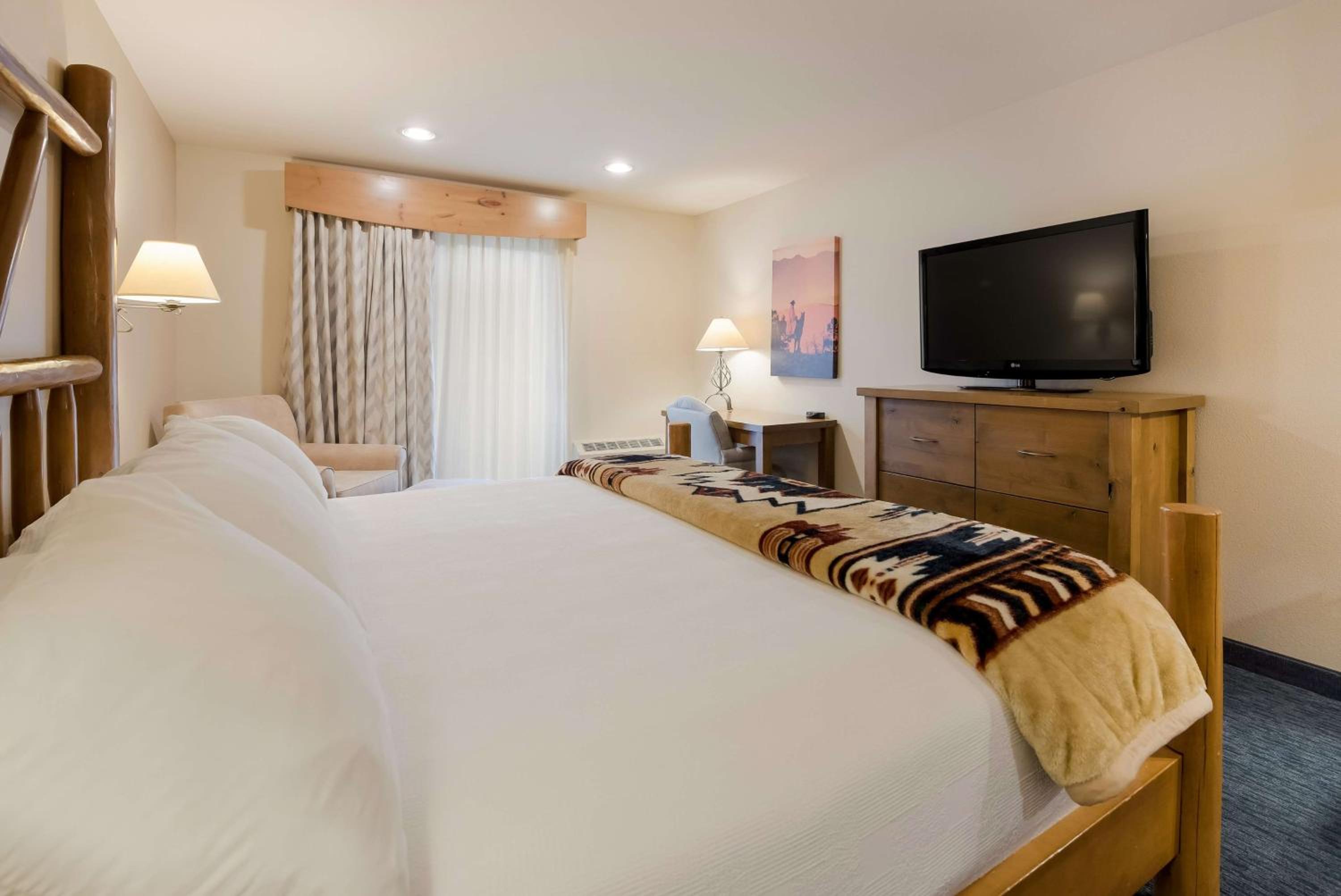 Ketchum Vacations - Best Western Plus Kentwood Lodge - Property Image 4