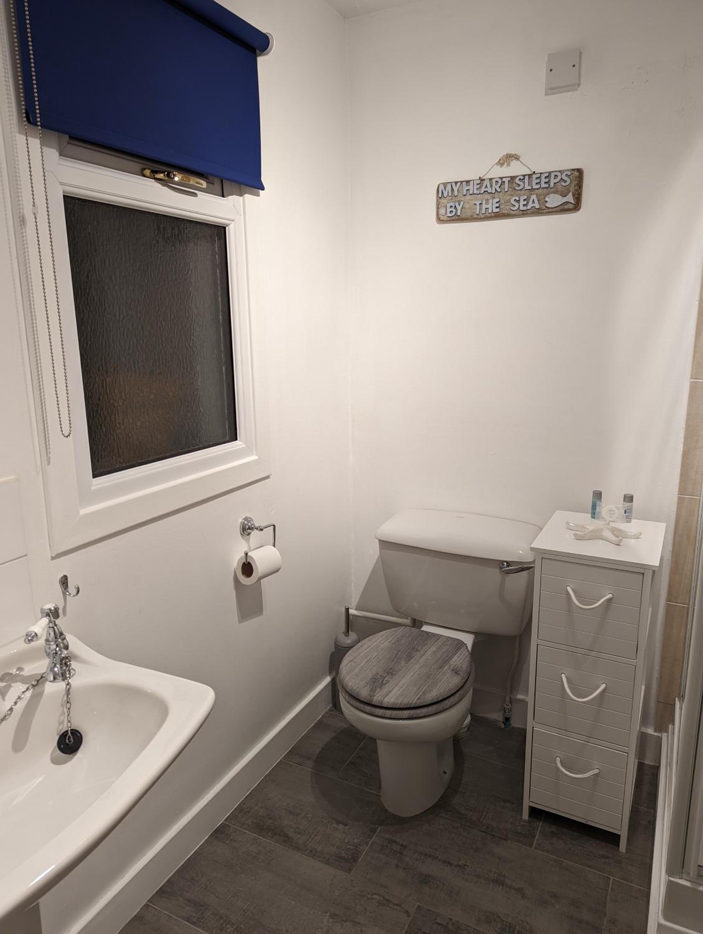 Shadow's Cottage situated in Fishertown, Nairn., photo 10