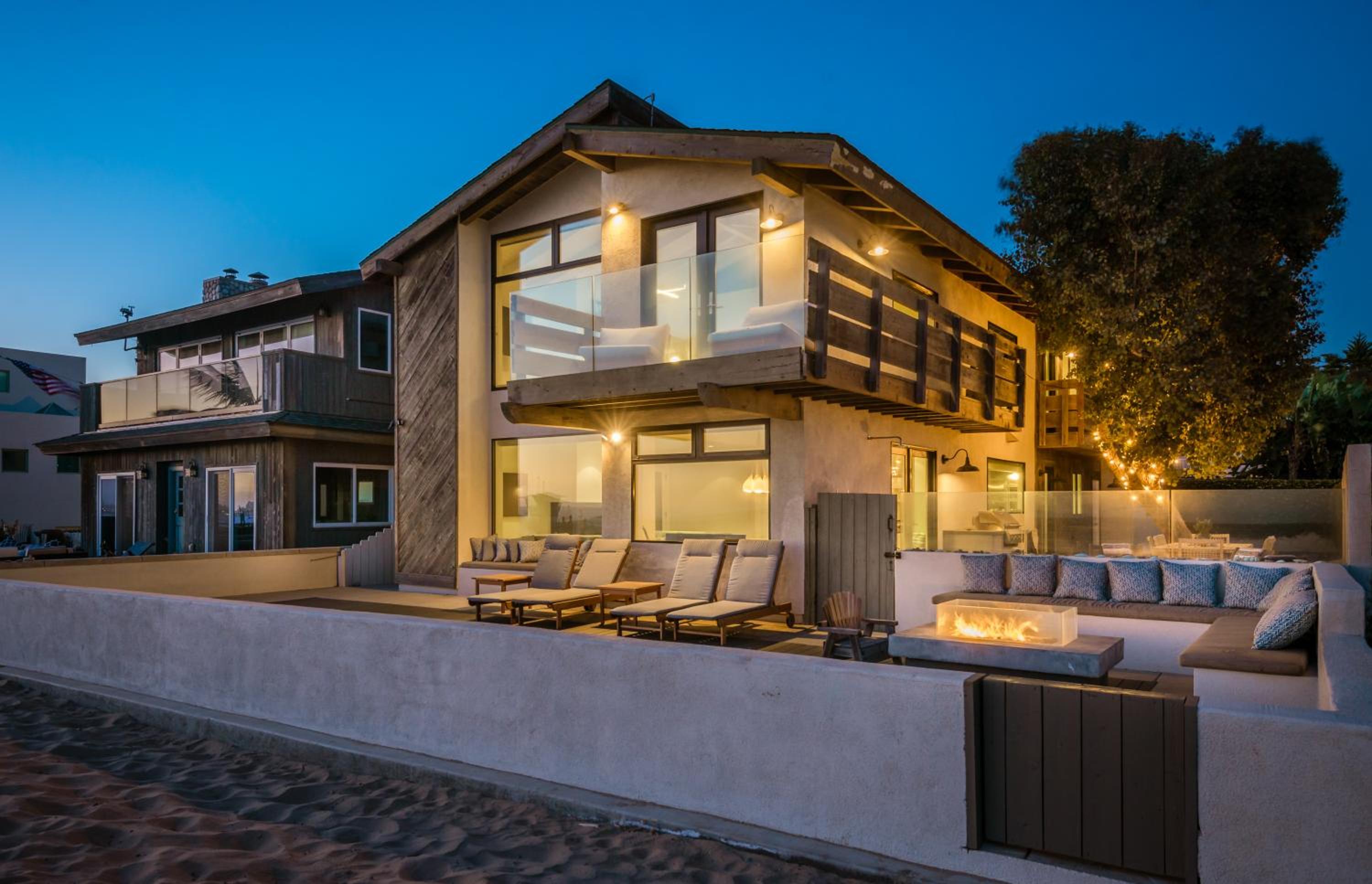 Luxury Modern Designer Beach House on Sand w/ Pool view 4
