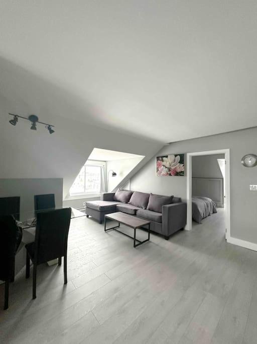Unique modern luxury 2 bedroom apartment rental