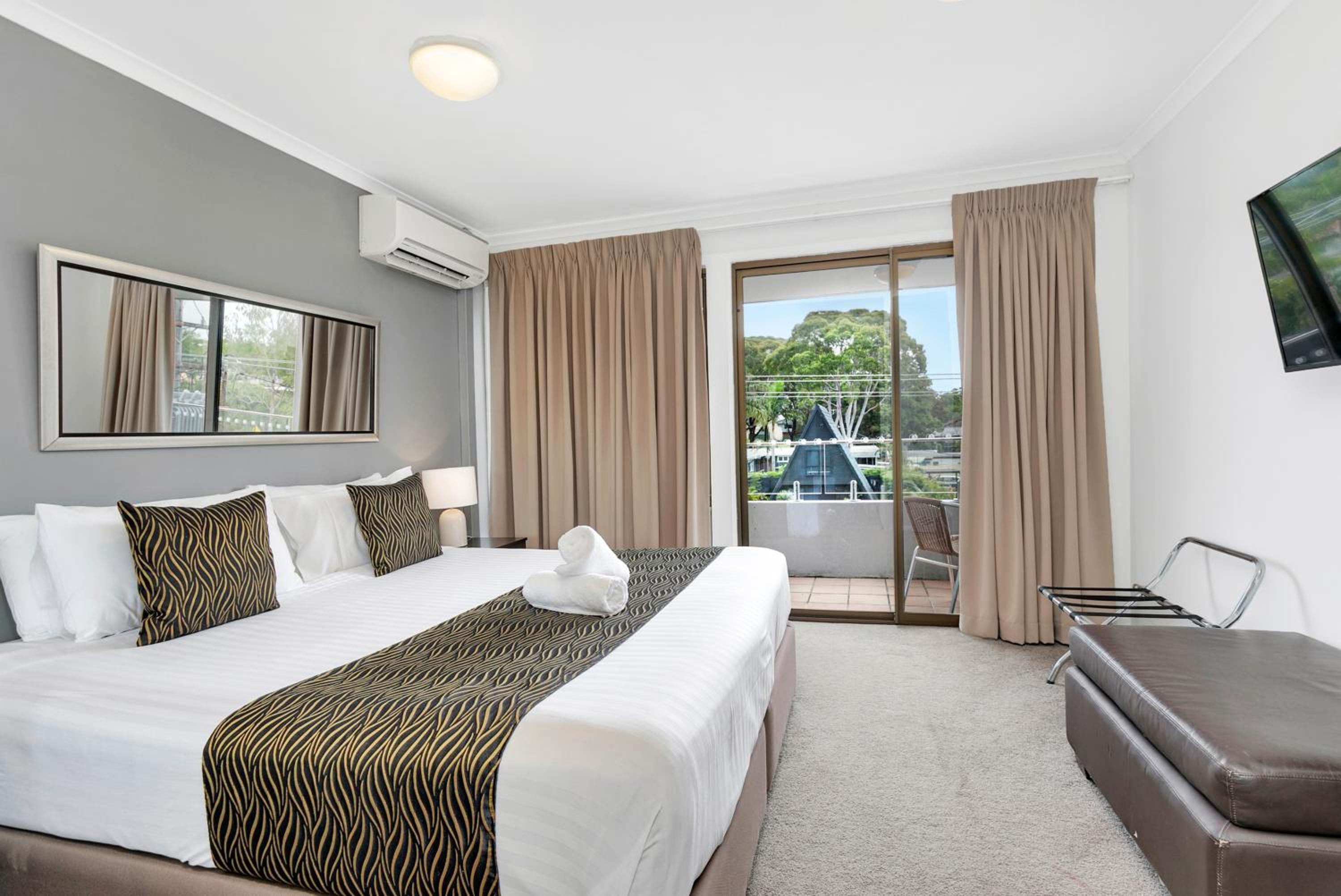 Peninsula Nelson Bay Motel and Serviced Apartments