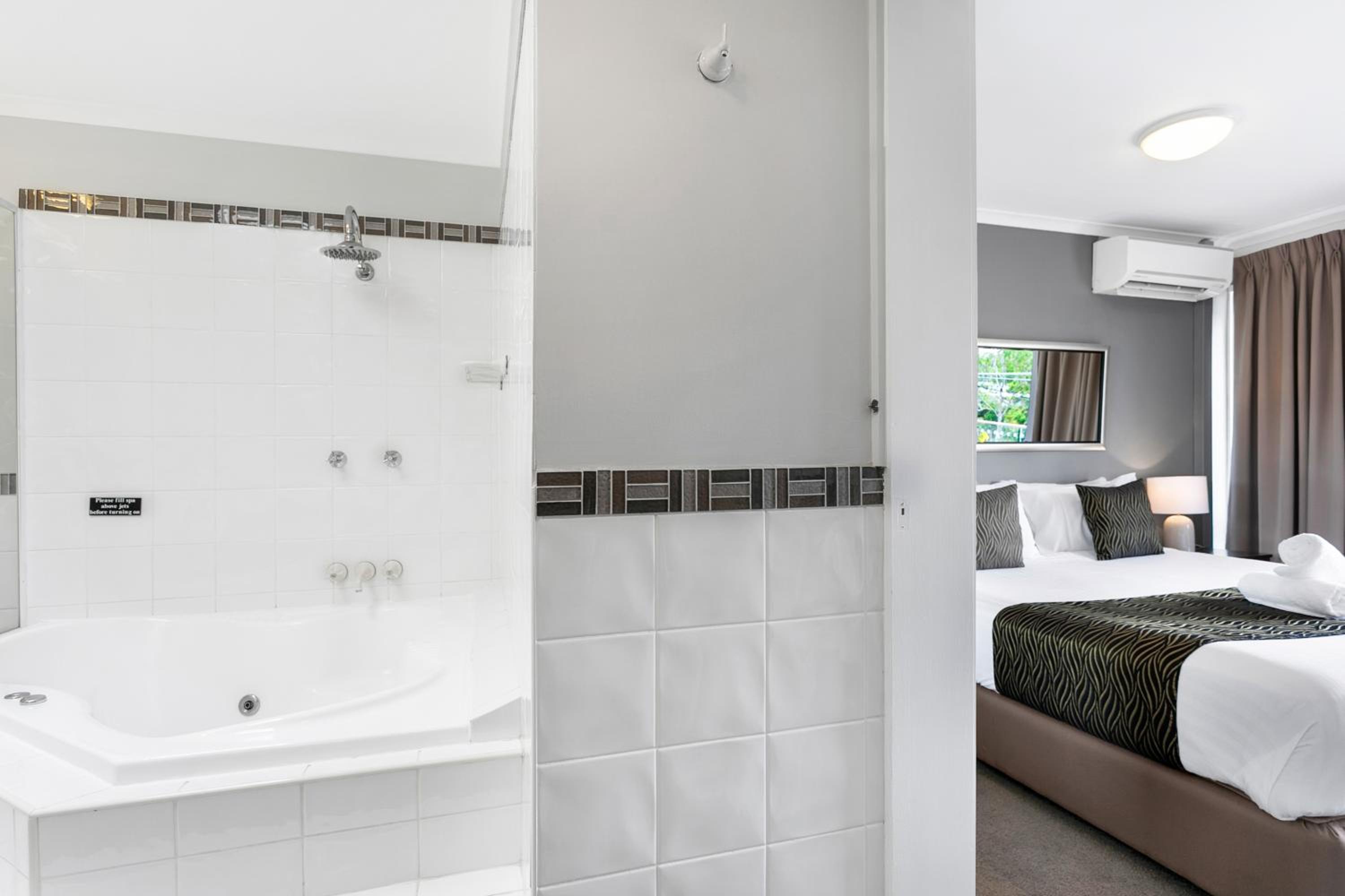 Peninsula Nelson Bay Motel and Serviced Apartments
