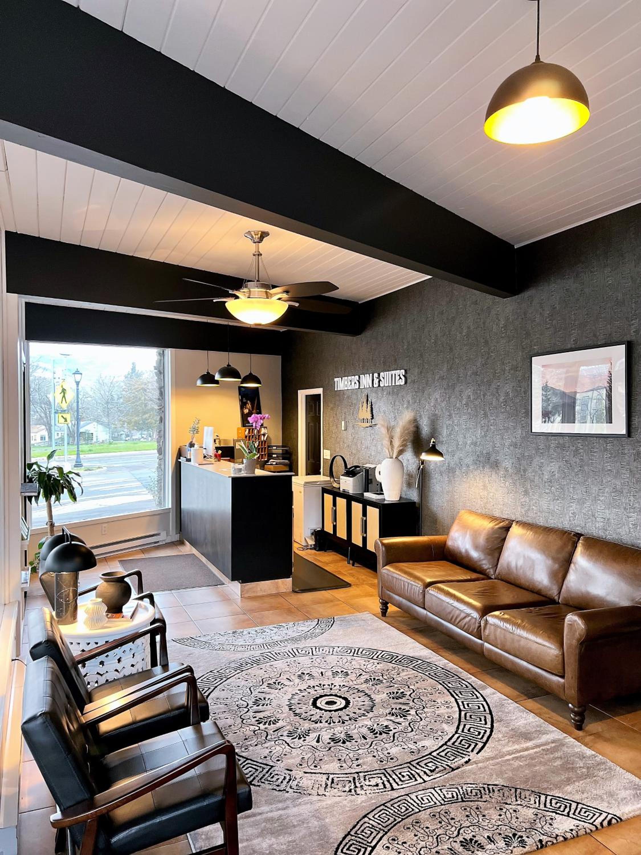 Ashland Vacations - Timbers INN and Suites - Property Image 14