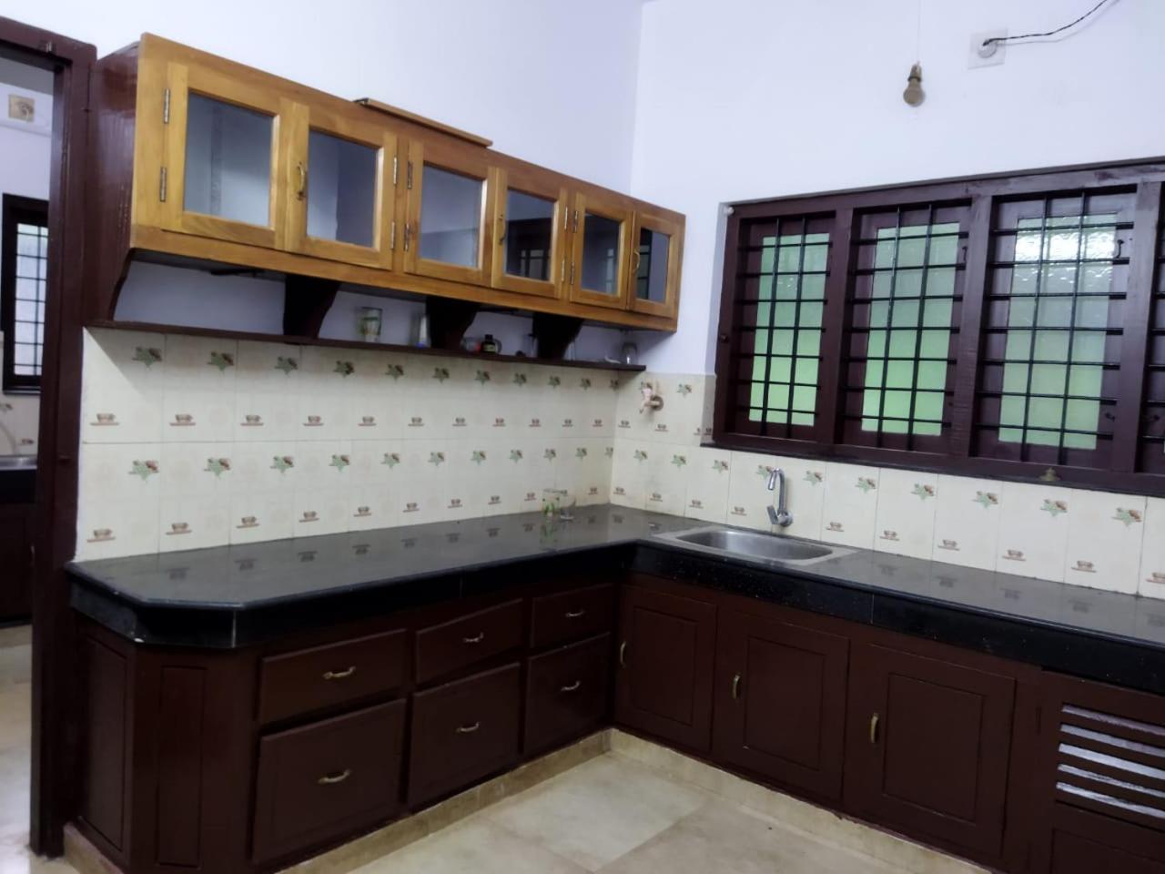 Kizhakkethottam Homestays-River View Villa
