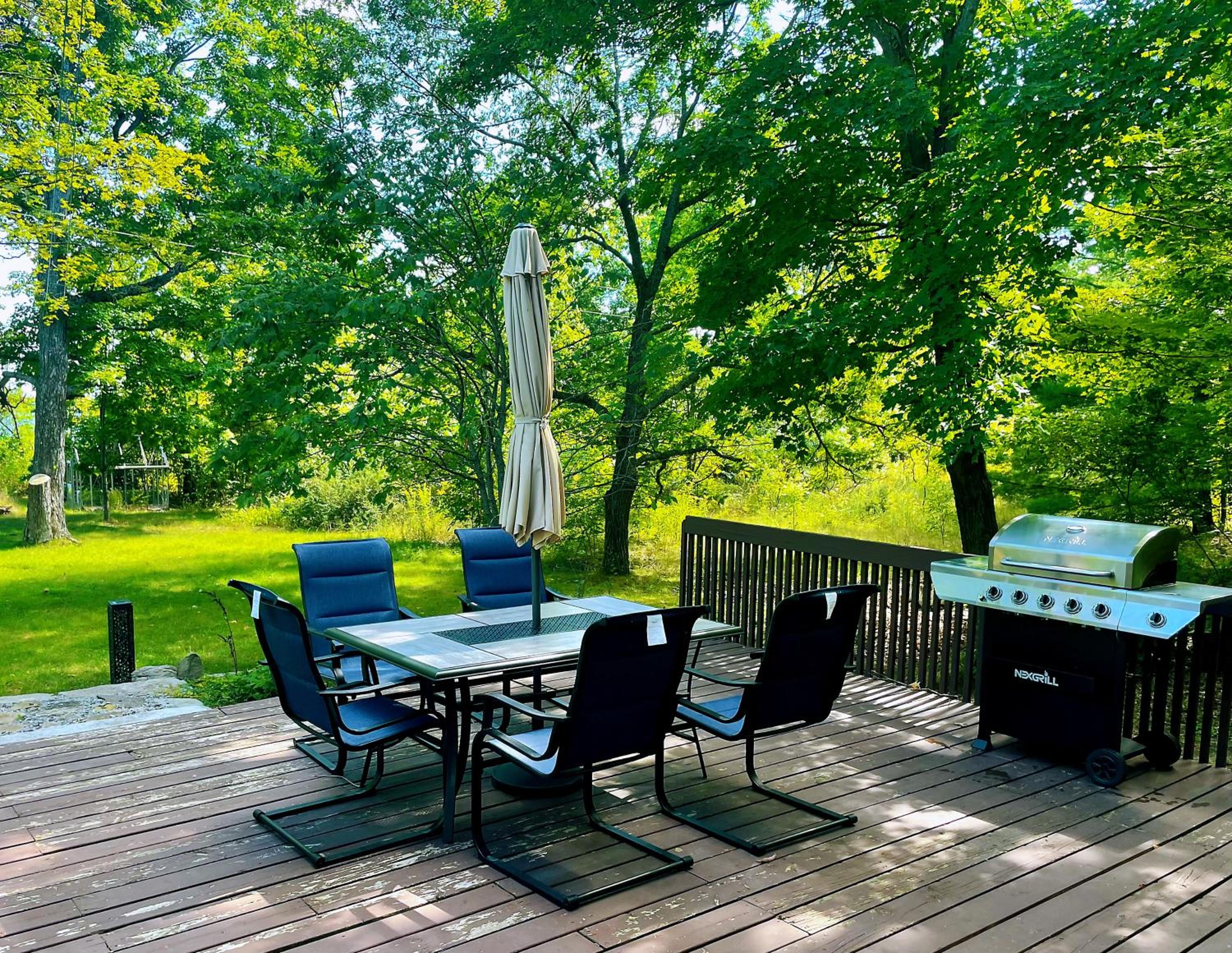 Lakeview Cottage with Private Swimming Pool