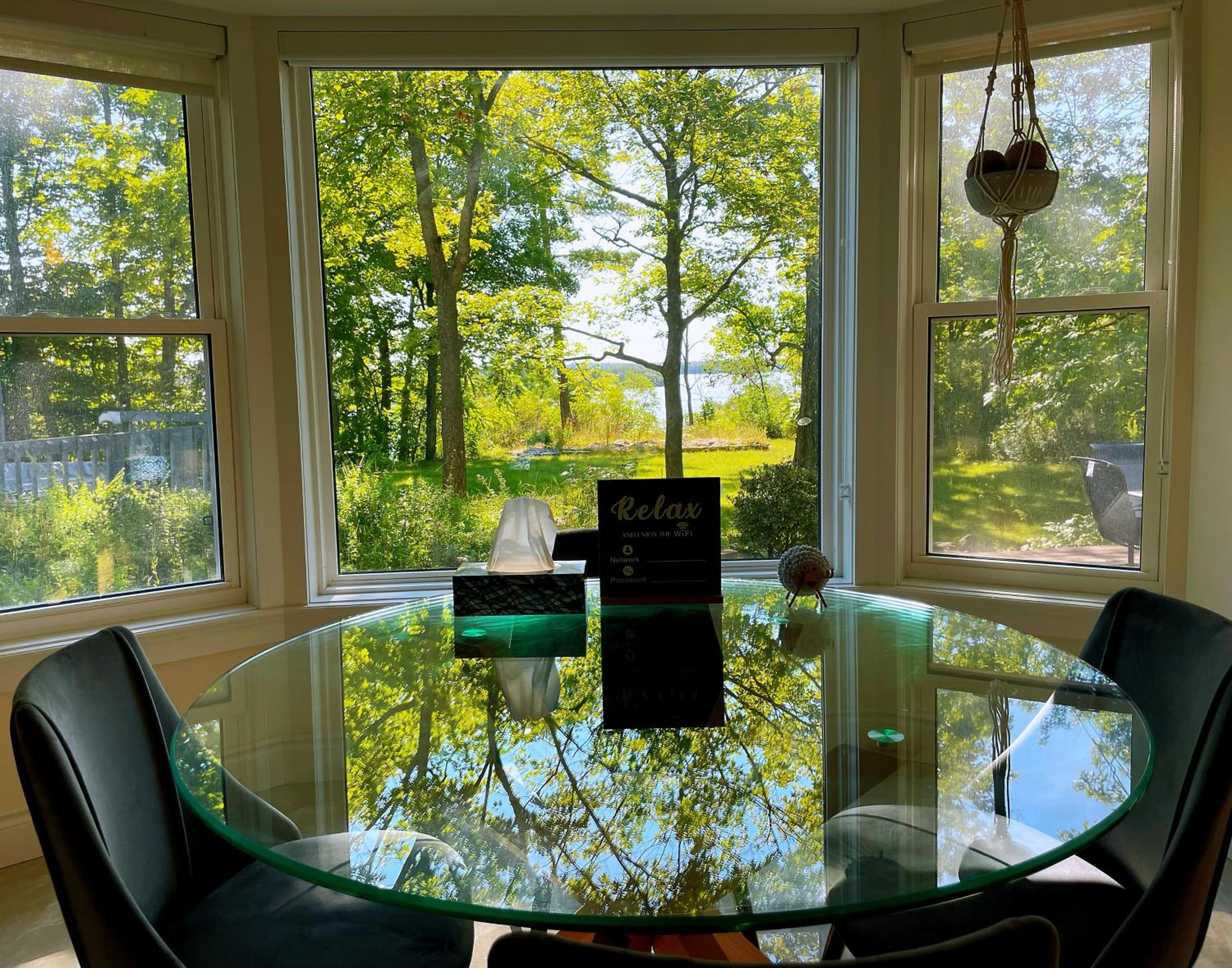 Lakeview Cottage with Private Swimming Pool