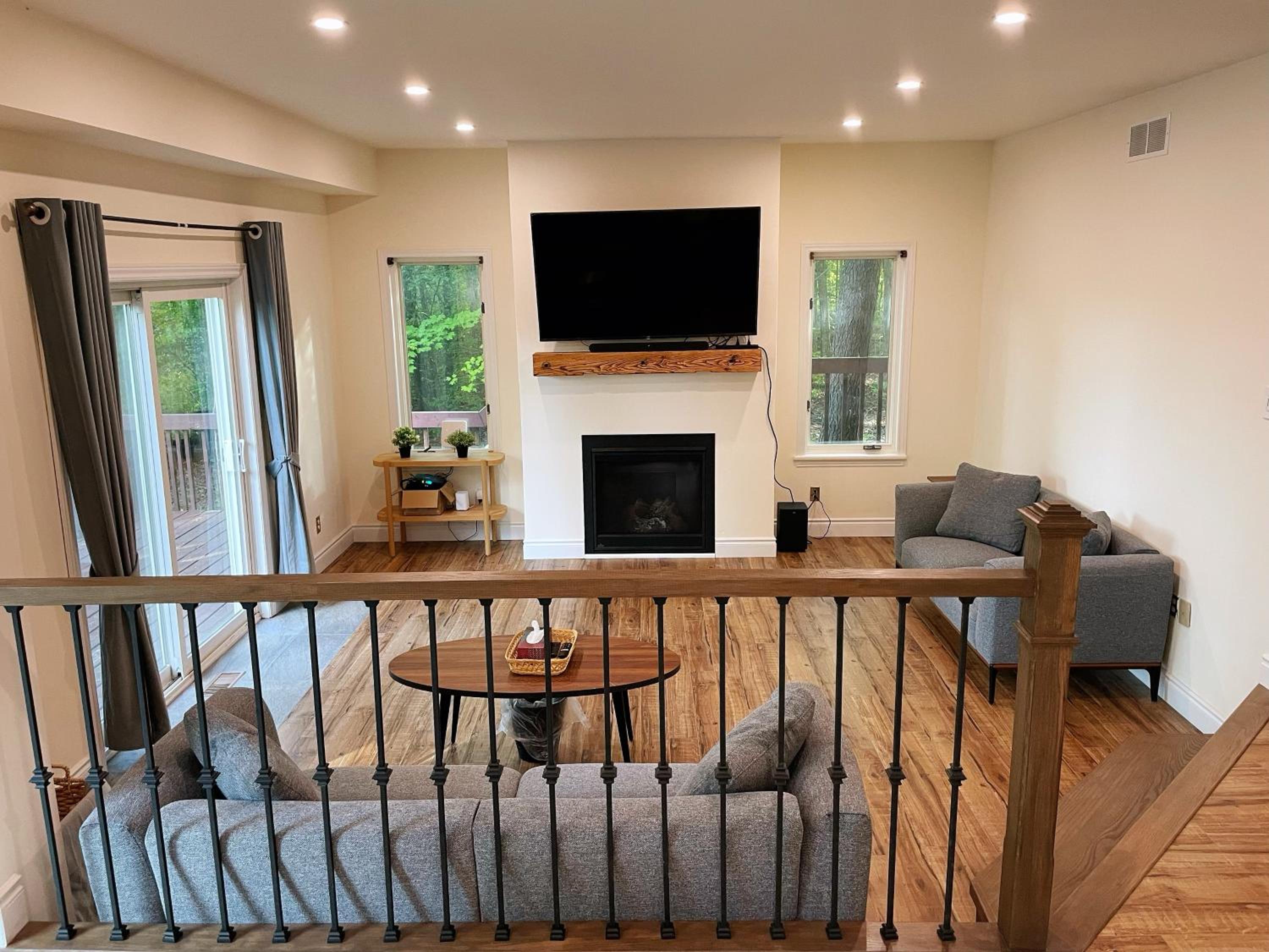 Lakeview Cottage with Private Swimming Pool