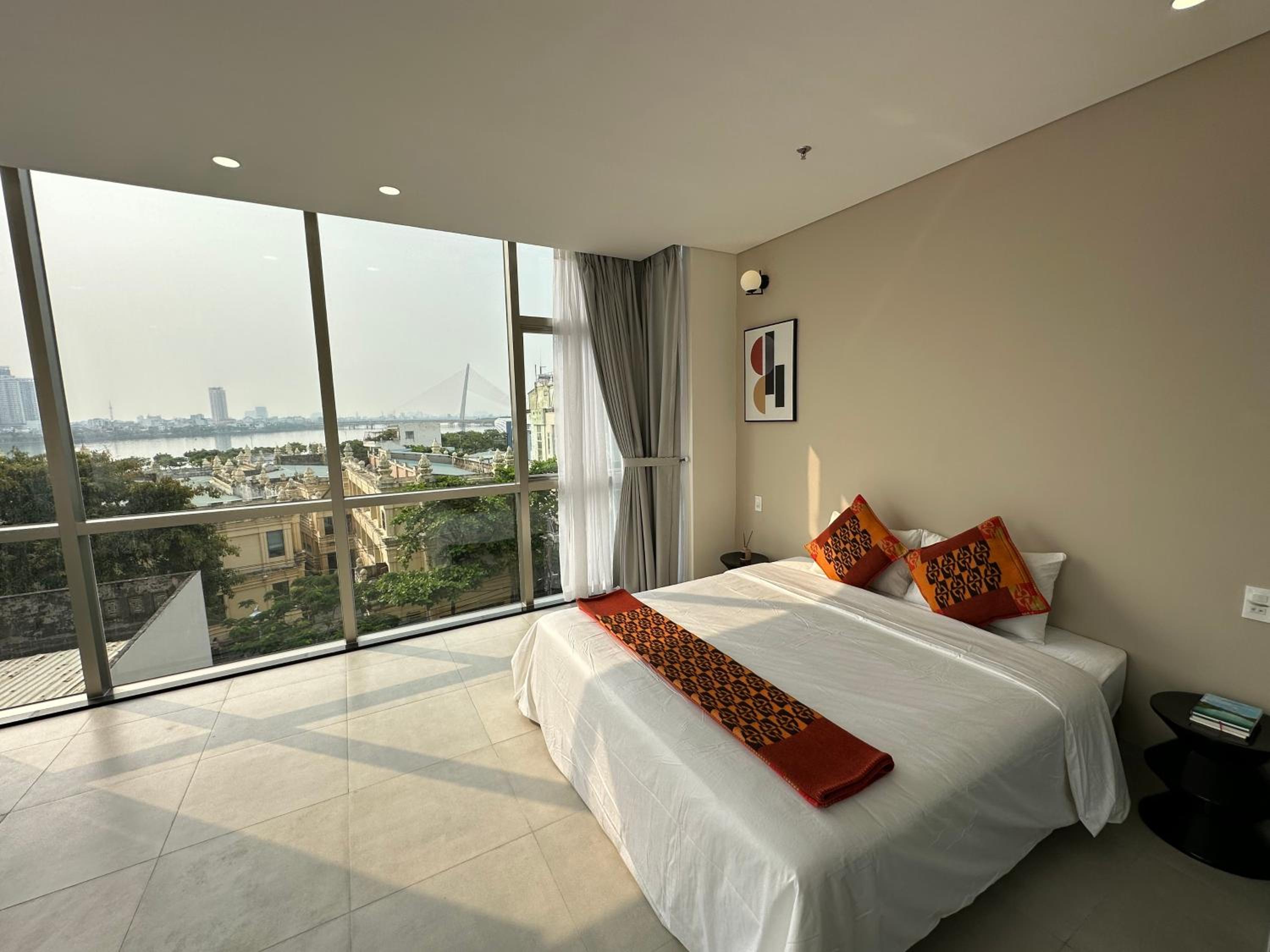 Khe Suites Serviced Apartment - Han River view 3