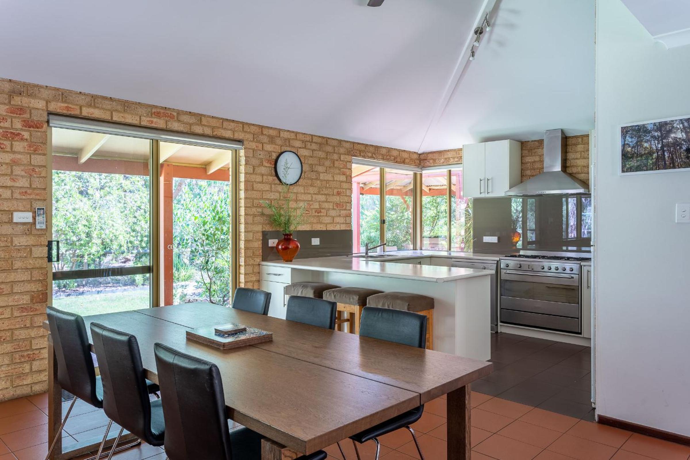 Mansfield Retreat - In Town - Margaret River