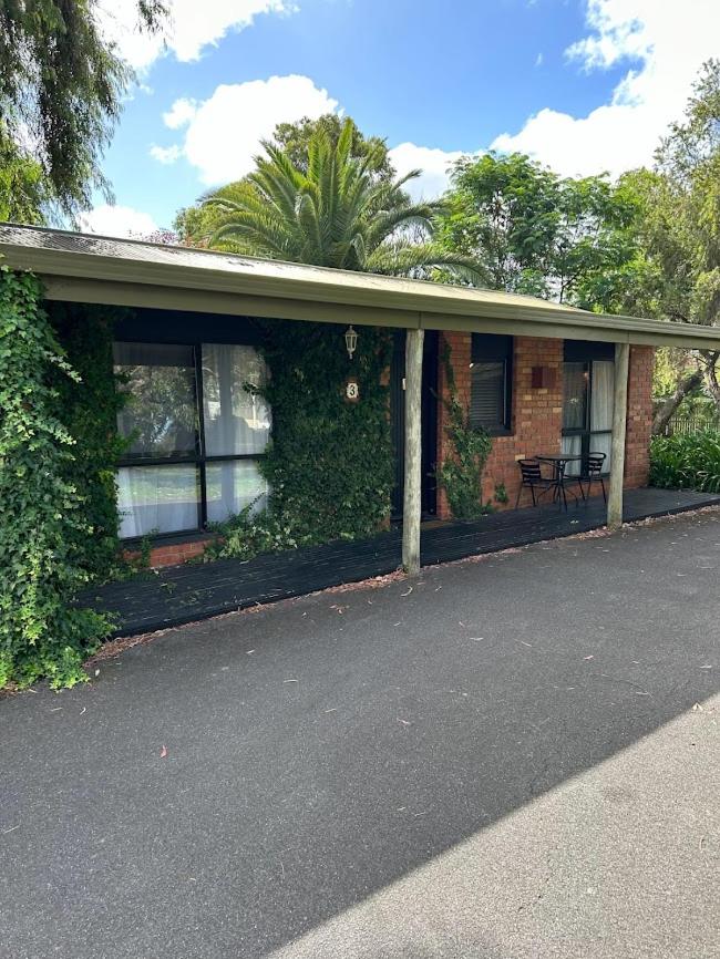 Best Western Colonial Village Motel