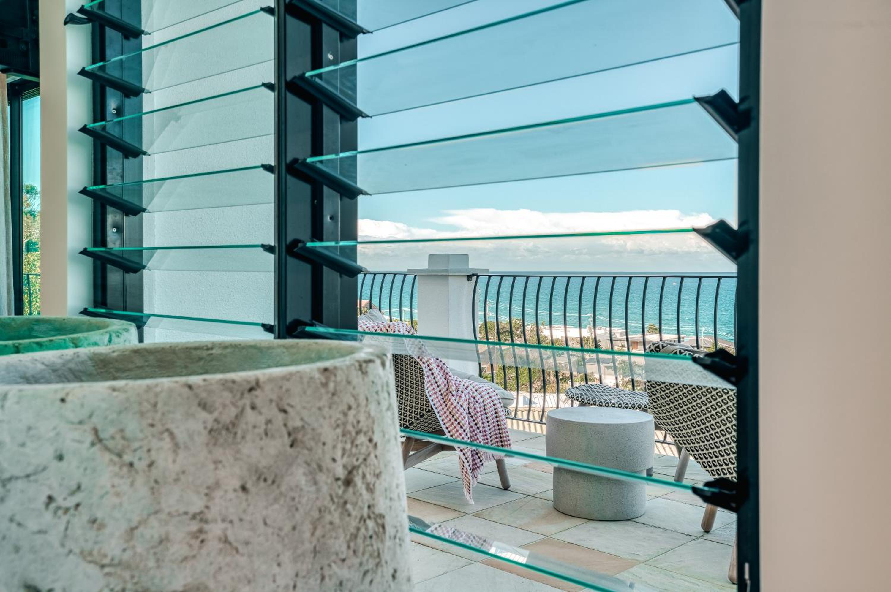 Villa Sunshine - Spectacular ocean views minutes to the sand