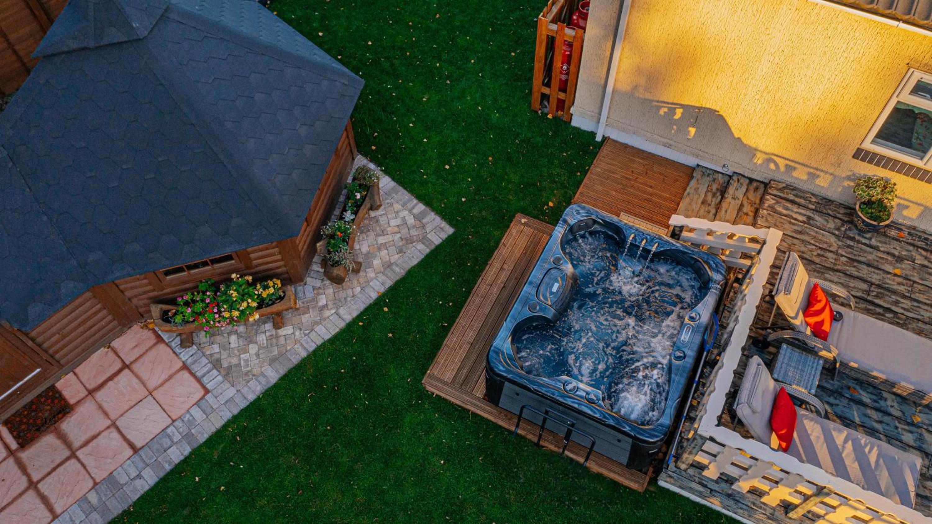 Bespoke Holiday Home With Private Pool And Hot Tub, Sleeps 8 Ref 34073P