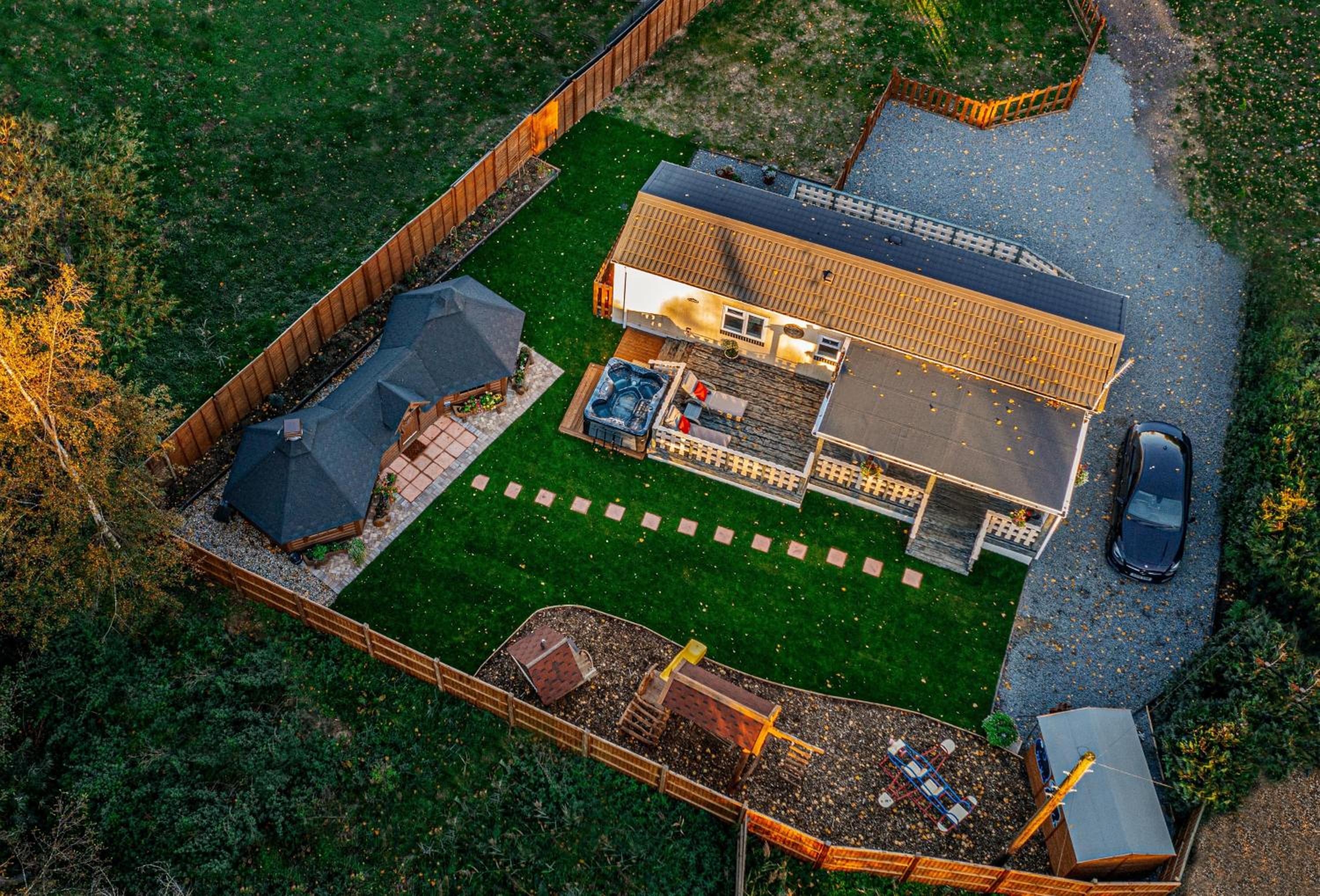 Bespoke Holiday Home With Private Pool And Hot Tub, Sleeps 8 Ref 34073P