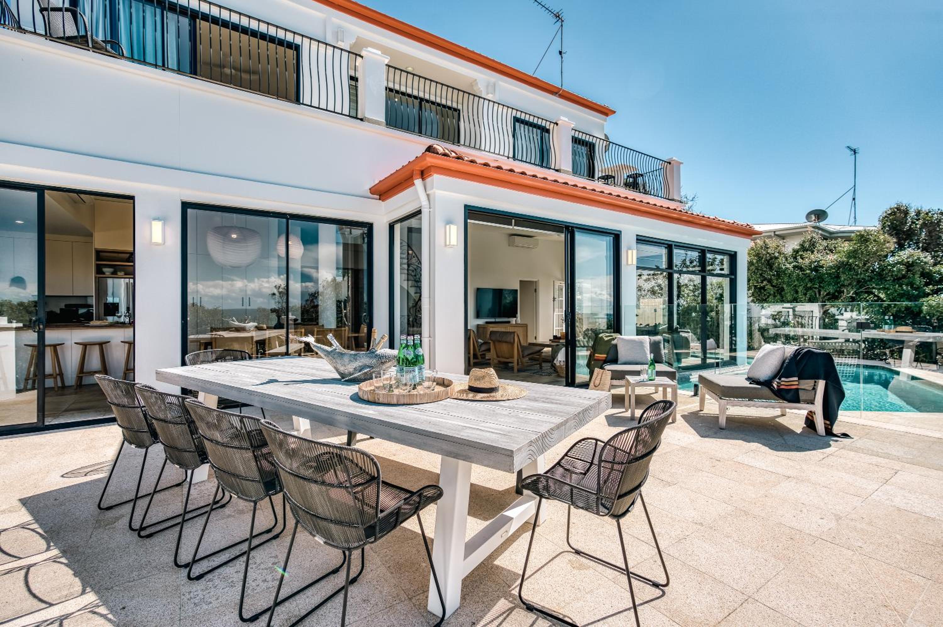 Villa Sunshine - Spectacular ocean views minutes to the sand