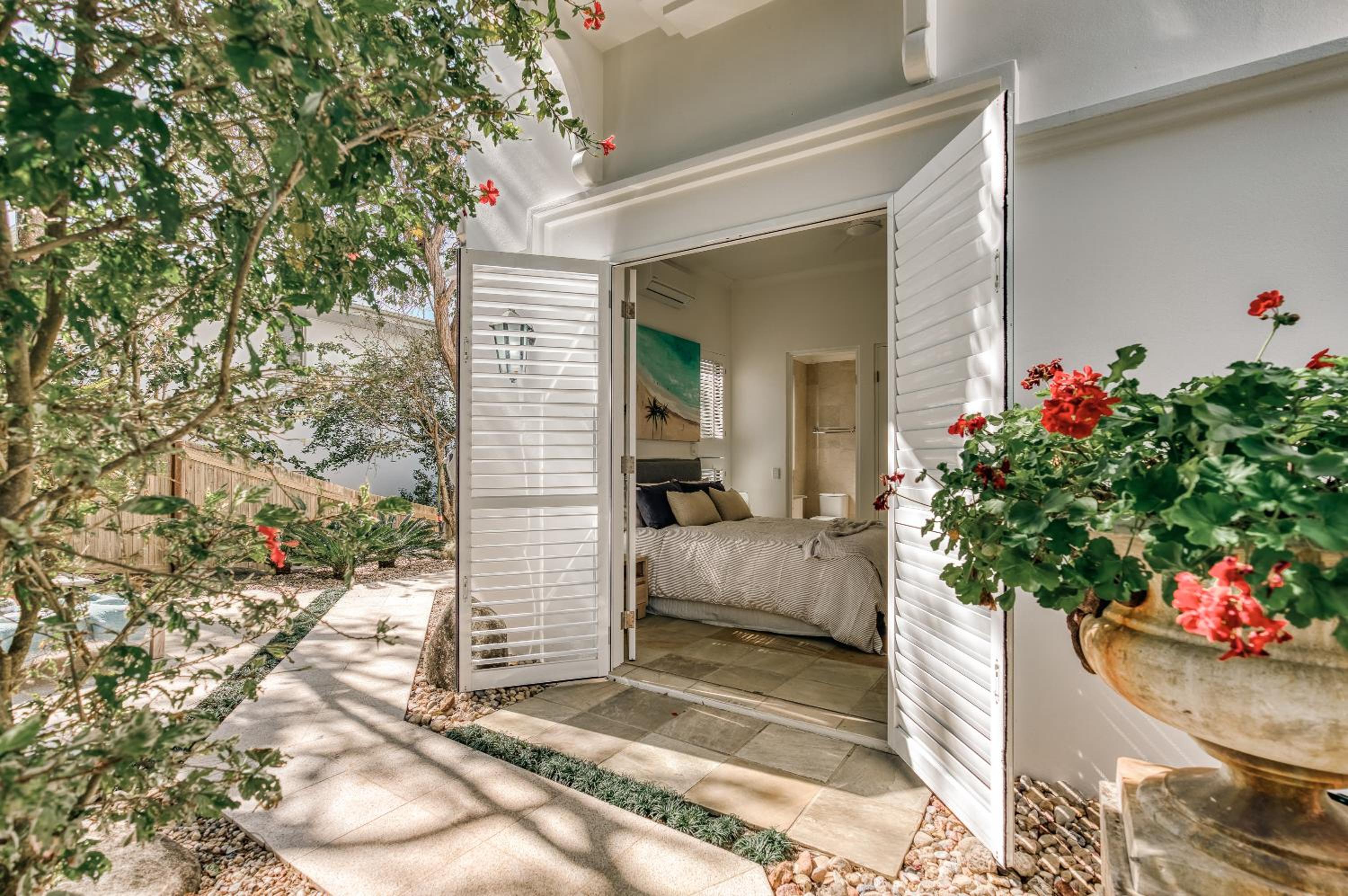 Villa Sunshine - Spectacular ocean views minutes to the sand