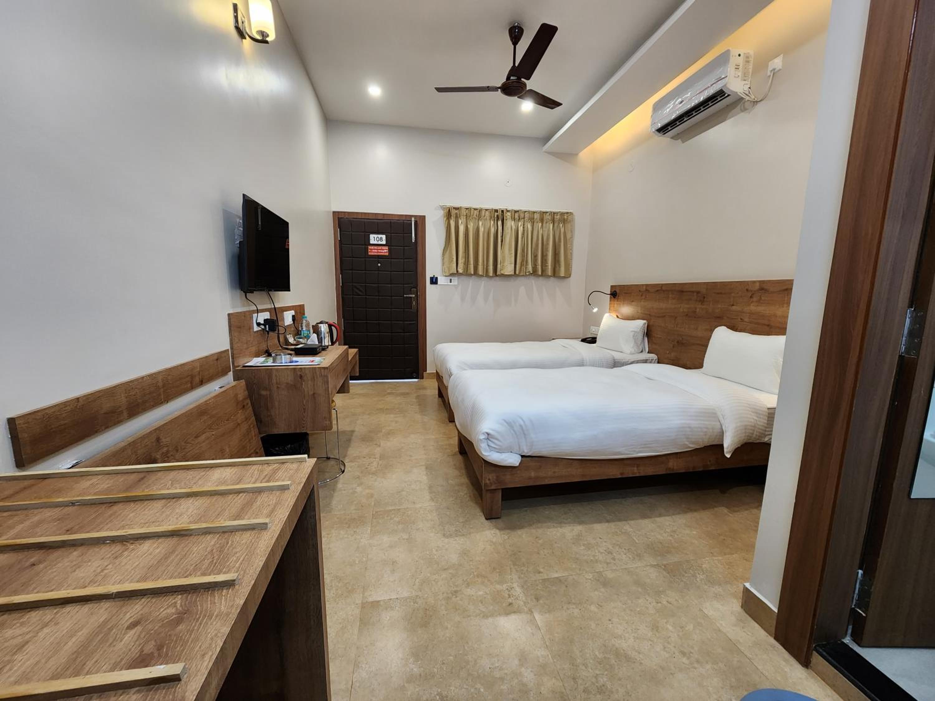 Hotel Gulmohar Grand