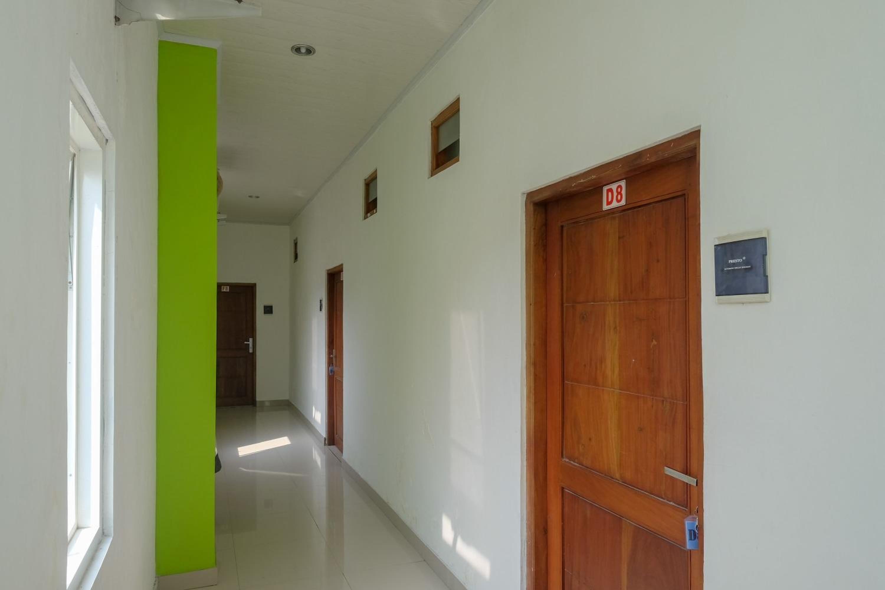 RedDoorz near Pakuwon Mall Solo Baru
