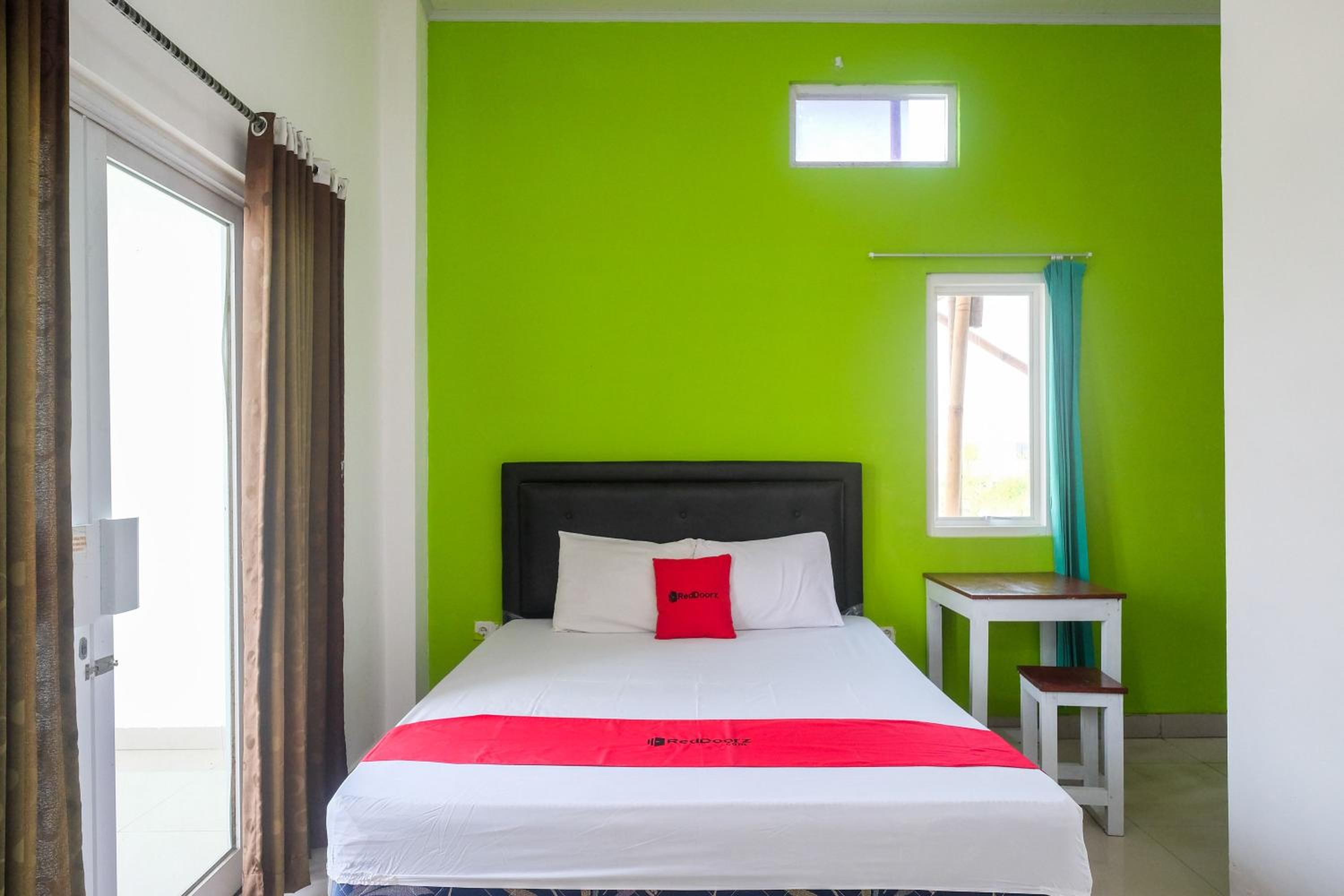 RedDoorz near Pakuwon Mall Solo Baru view 5